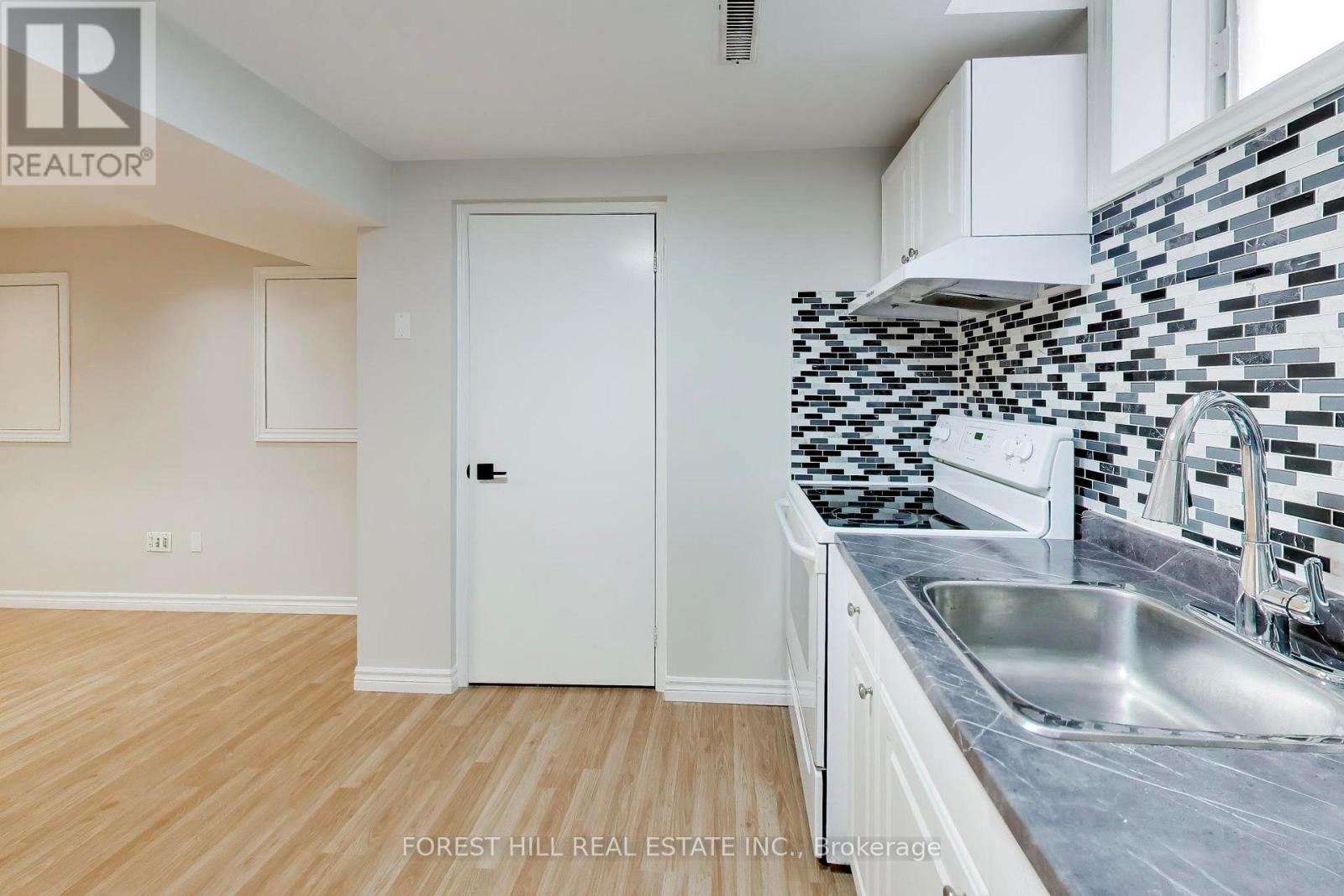 Lower - 34 Violet Street, Barrie, Ontario  L4N 9N2 - Photo 8 - S12899886