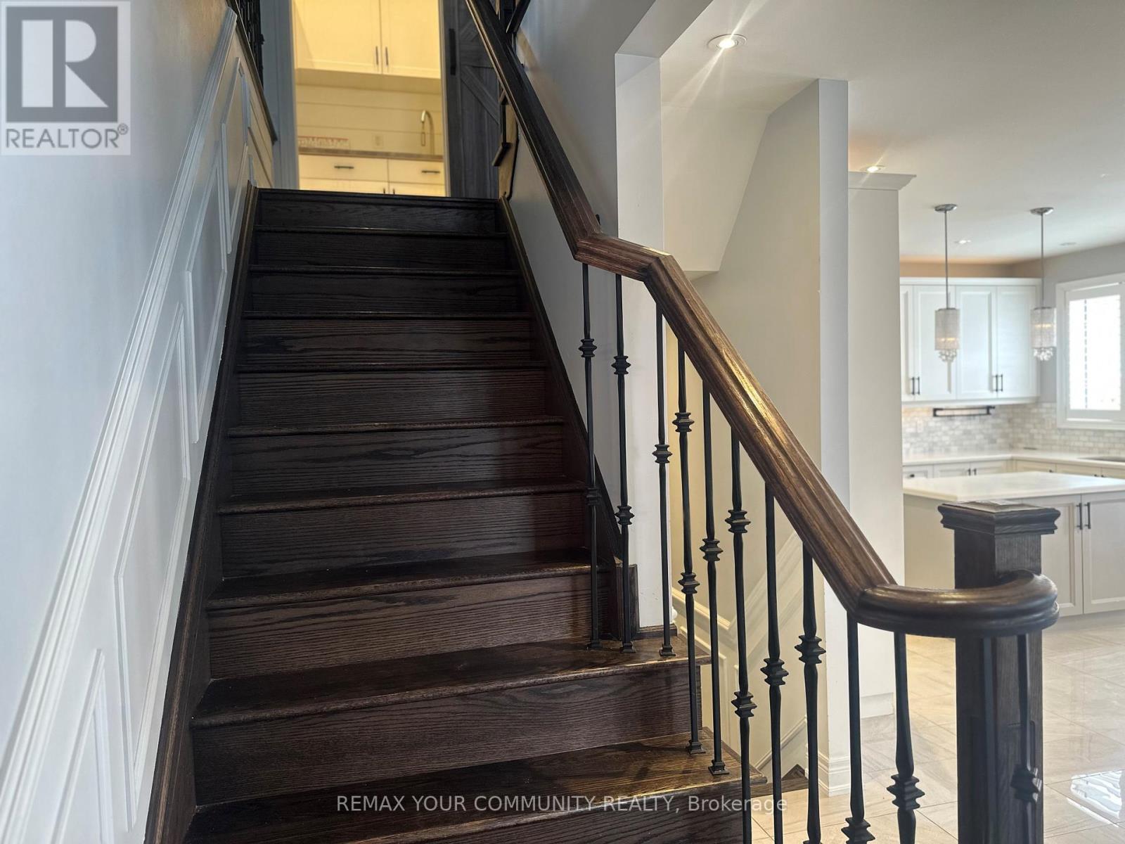 678 Somerville Drive, Newmarket (Stonehaven-Wyndham), Ontario  L3X 0J6 - Photo 12 - N12899576