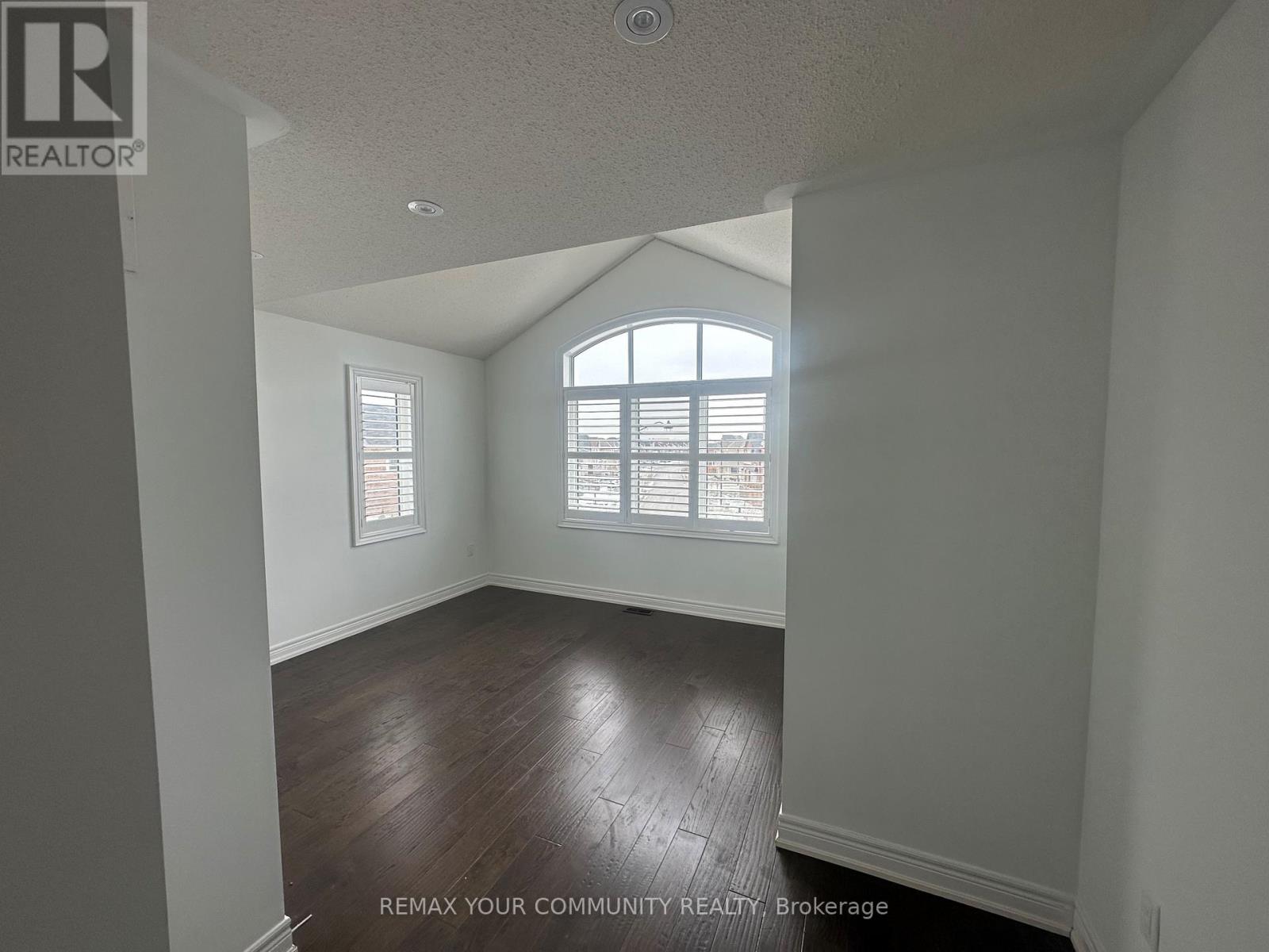 678 Somerville Drive, Newmarket (Stonehaven-Wyndham), Ontario  L3X 0J6 - Photo 21 - N12899576