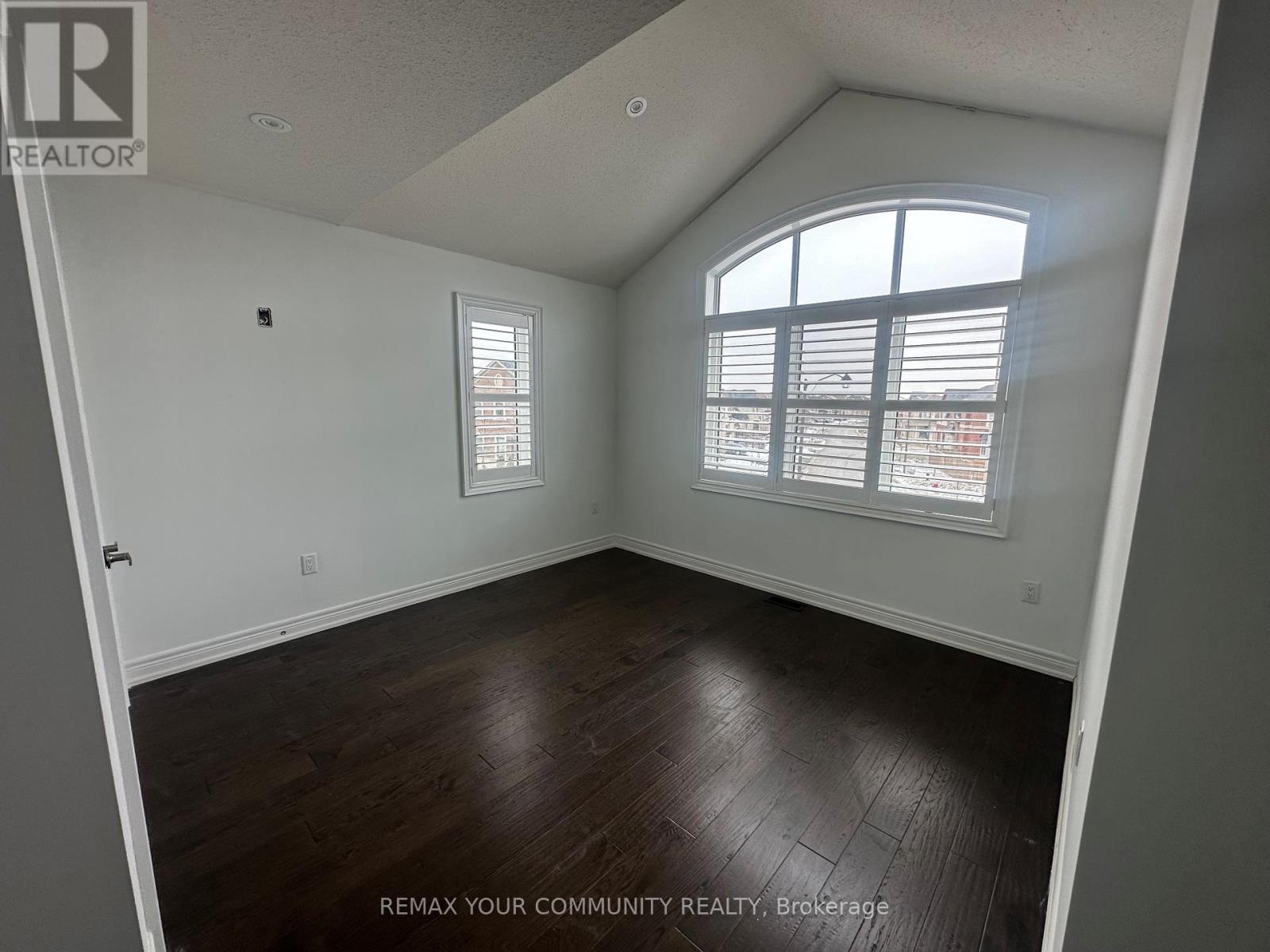 678 Somerville Drive, Newmarket (Stonehaven-Wyndham), Ontario  L3X 0J6 - Photo 22 - N12899576