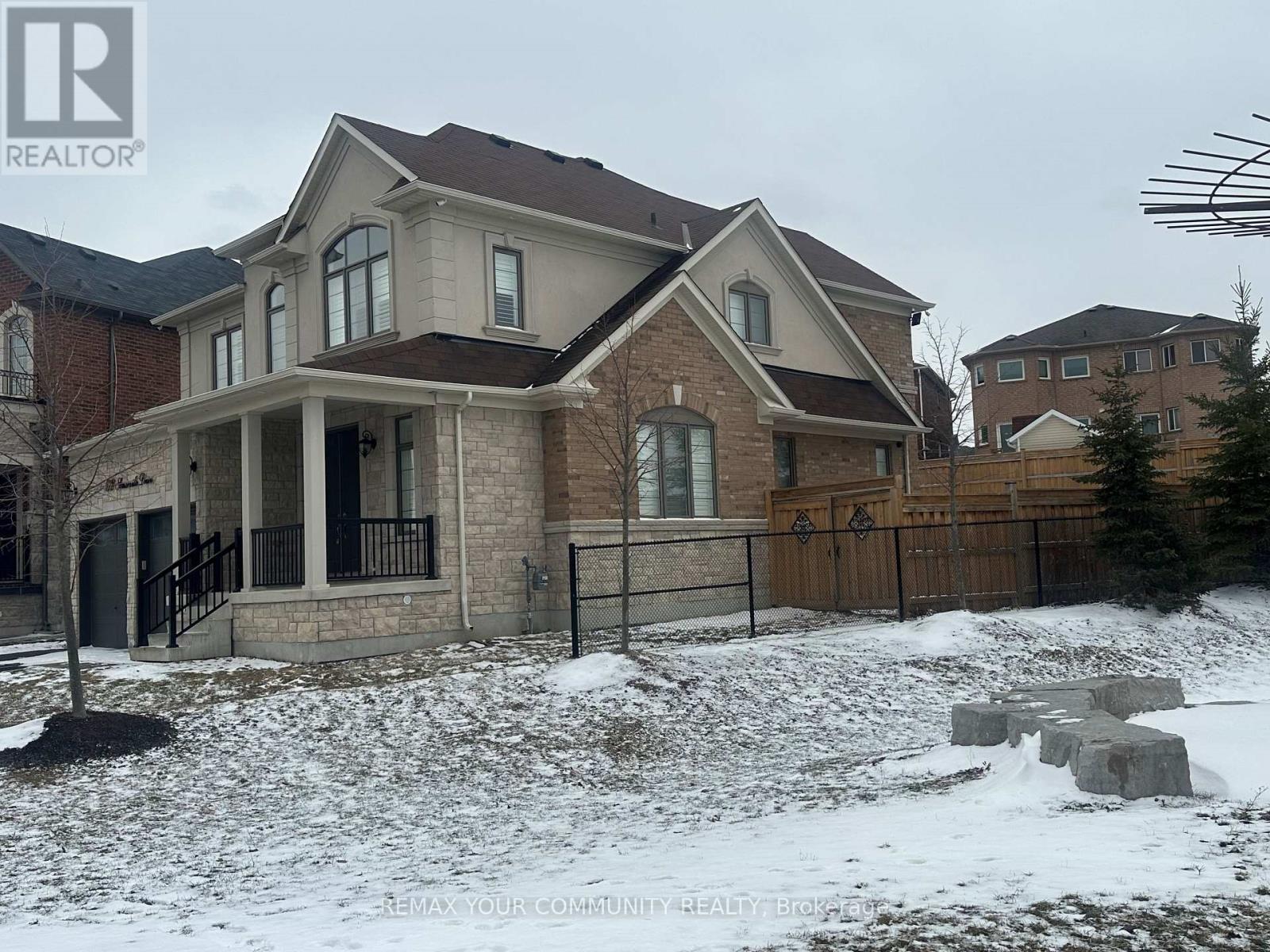 678 Somerville Drive, Newmarket (Stonehaven-Wyndham), Ontario  L3X 0J6 - Photo 3 - N12899576