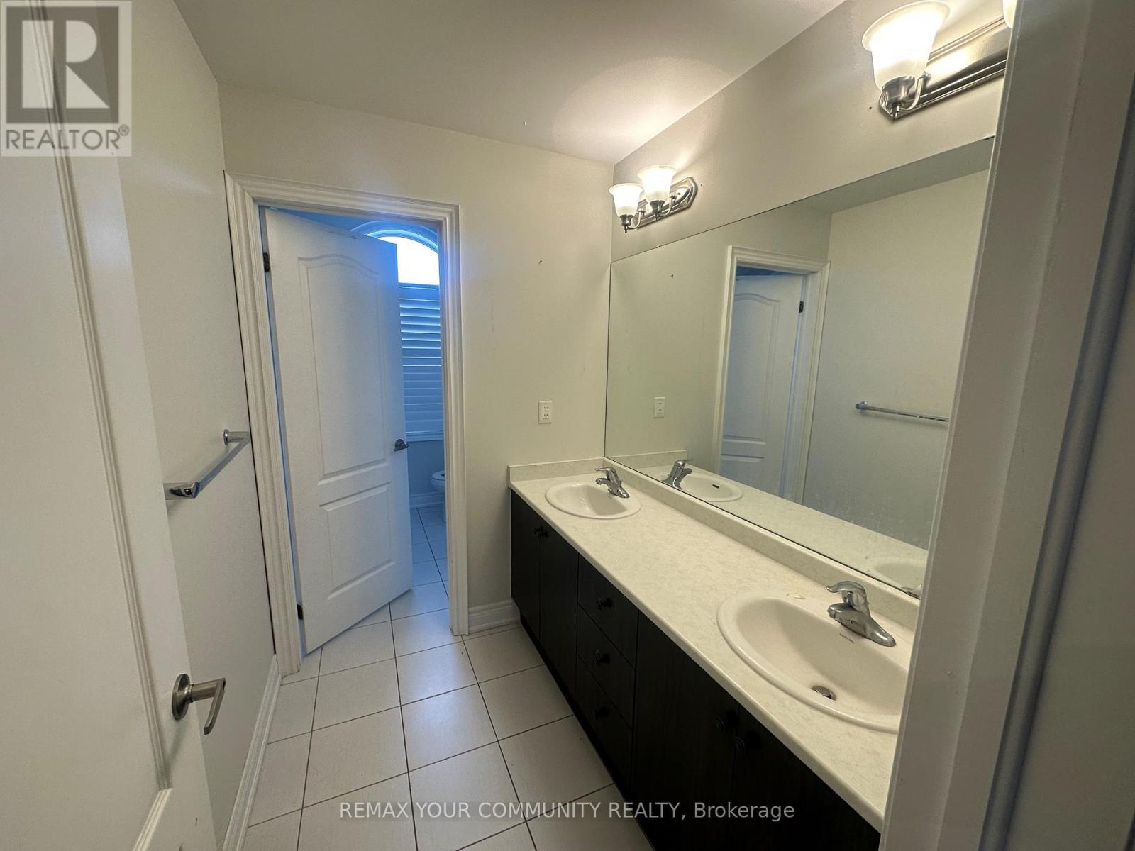 678 Somerville Drive, Newmarket (Stonehaven-Wyndham), Ontario  L3X 0J6 - Photo 23 - N12899576