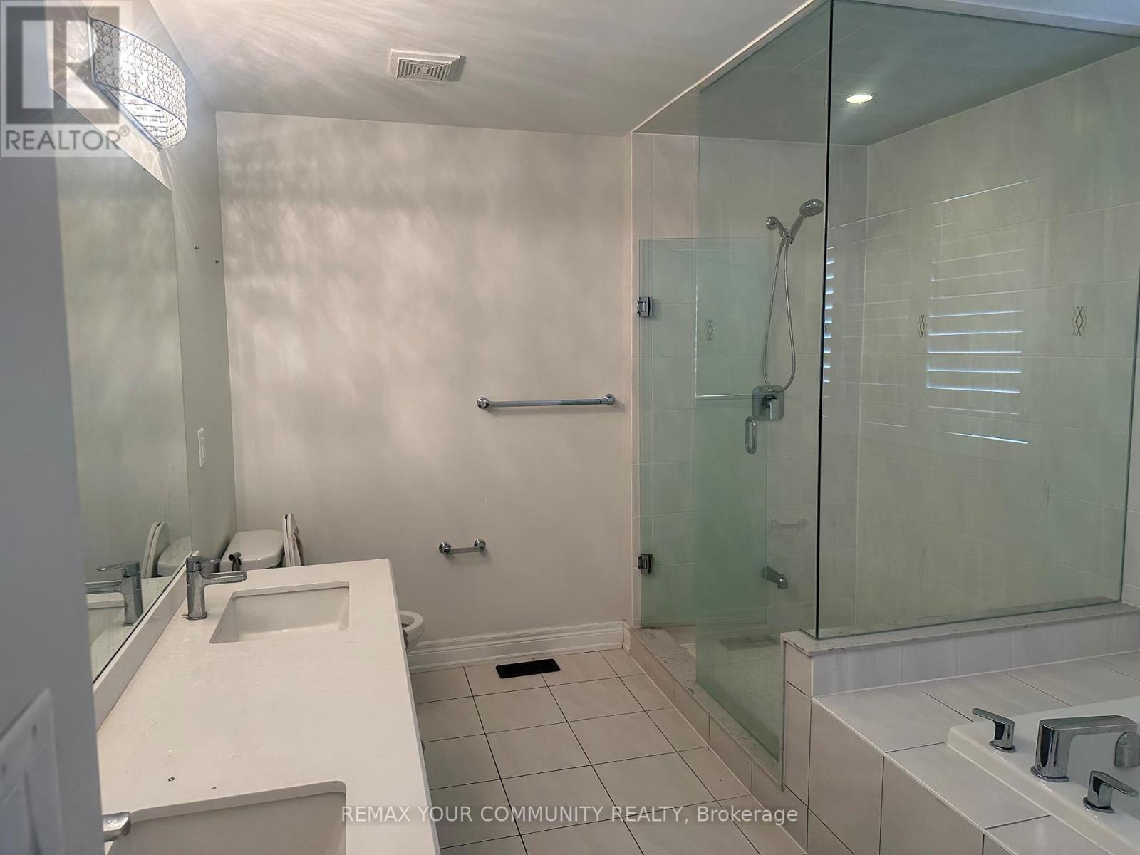 678 Somerville Drive, Newmarket (Stonehaven-Wyndham), Ontario  L3X 0J6 - Photo 16 - N12899576