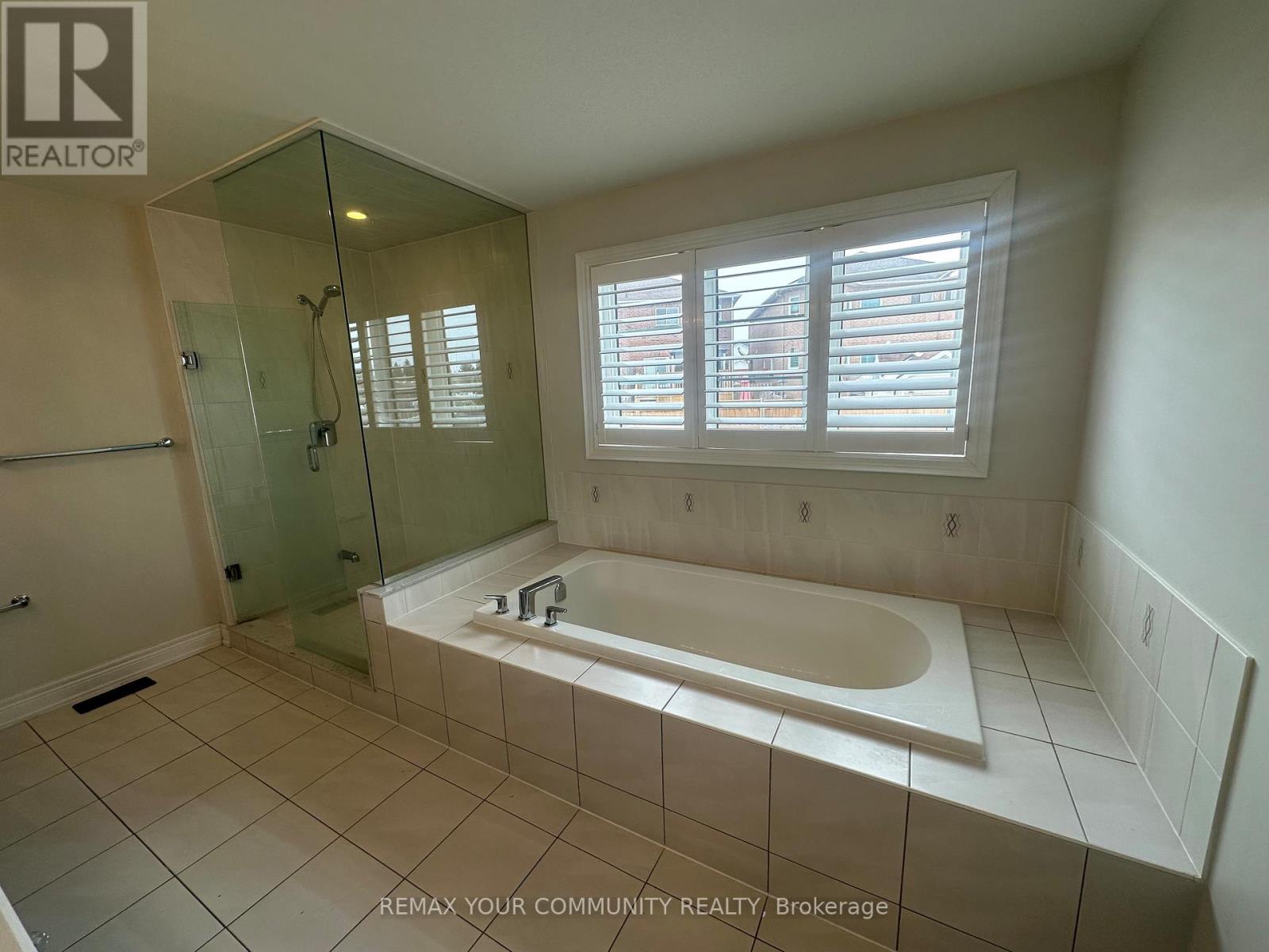 678 Somerville Drive, Newmarket (Stonehaven-Wyndham), Ontario  L3X 0J6 - Photo 17 - N12899576