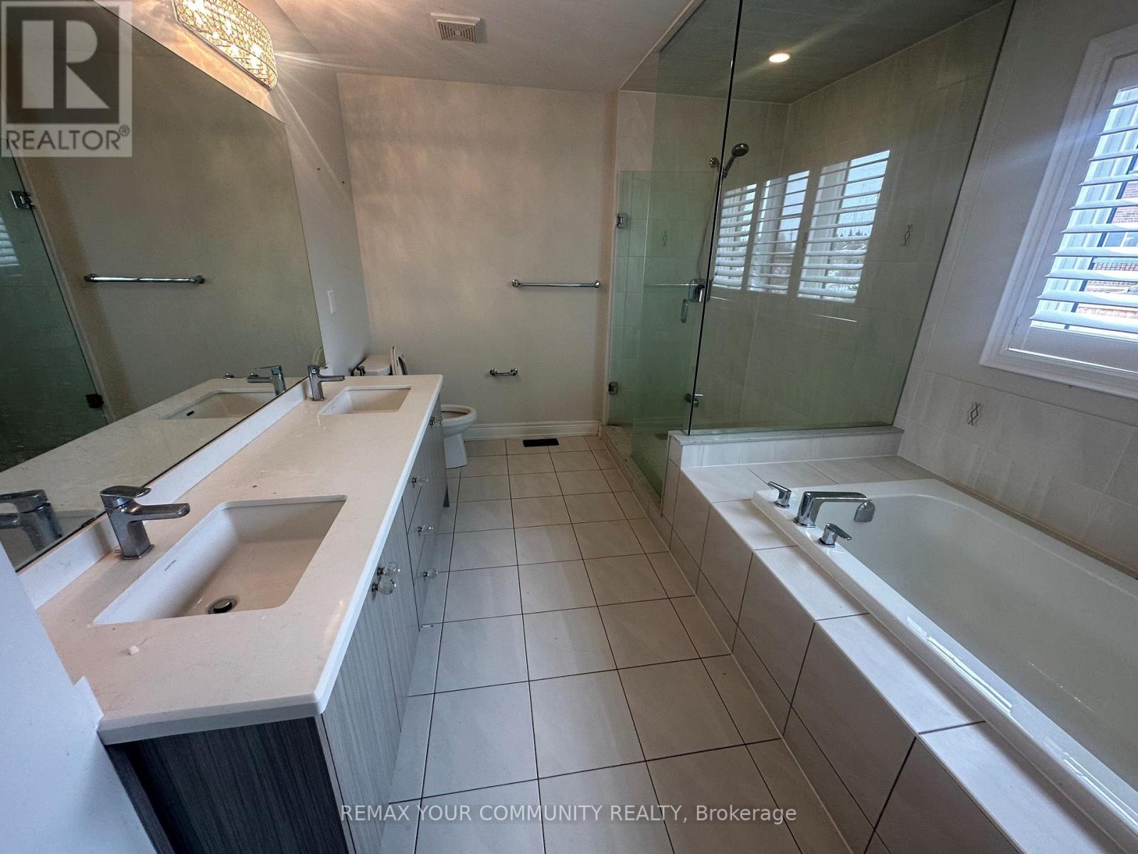 678 Somerville Drive, Newmarket (Stonehaven-Wyndham), Ontario  L3X 0J6 - Photo 18 - N12899576