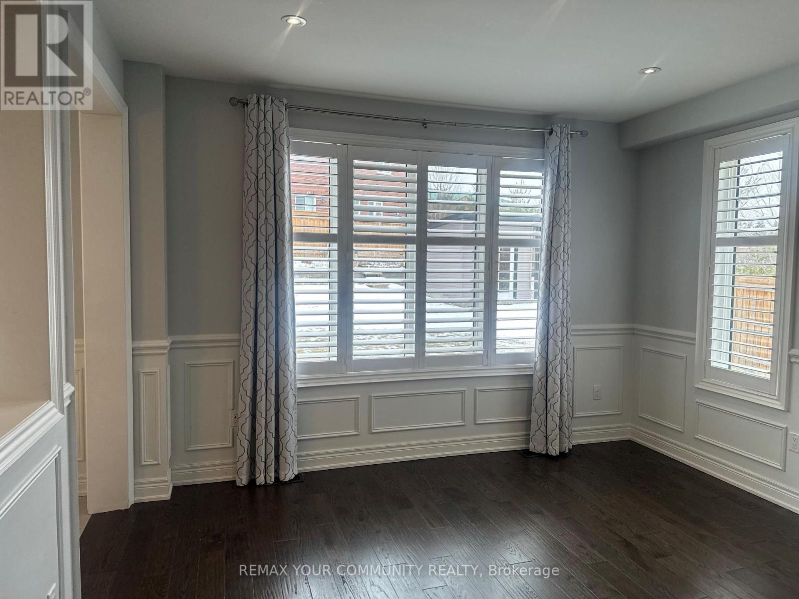 678 Somerville Drive, Newmarket (Stonehaven-Wyndham), Ontario  L3X 0J6 - Photo 7 - N12899576