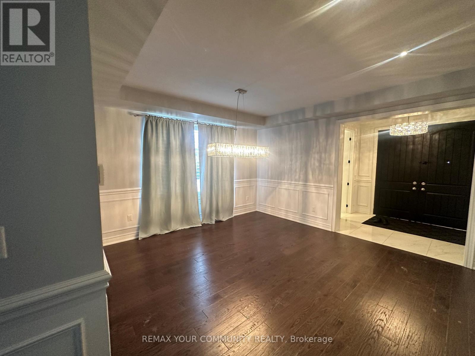 678 Somerville Drive, Newmarket (Stonehaven-Wyndham), Ontario  L3X 0J6 - Photo 8 - N12899576