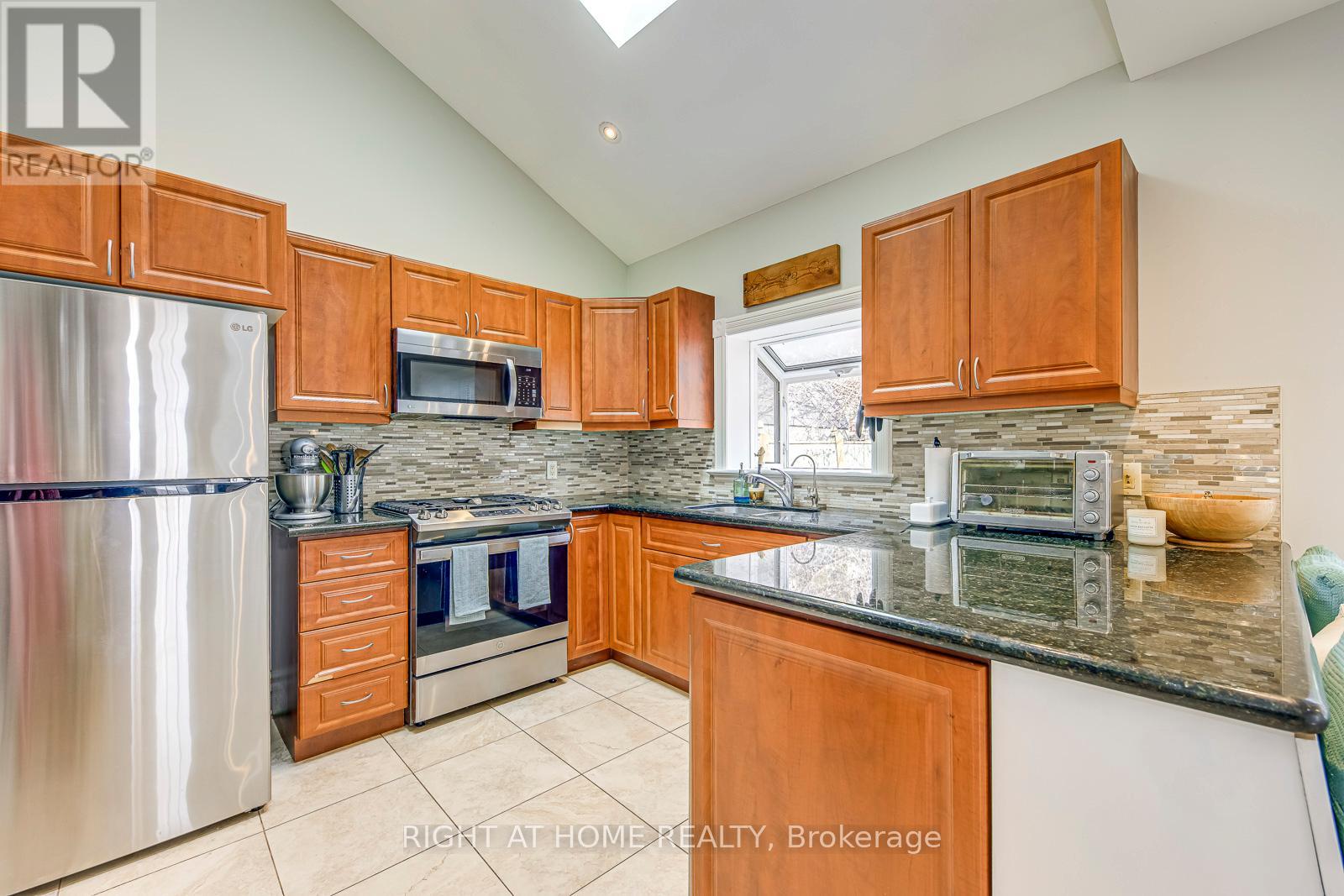 24 Mill Street N, Brampton, Ontario  L6X 1S6 - Photo 18 - W12899656