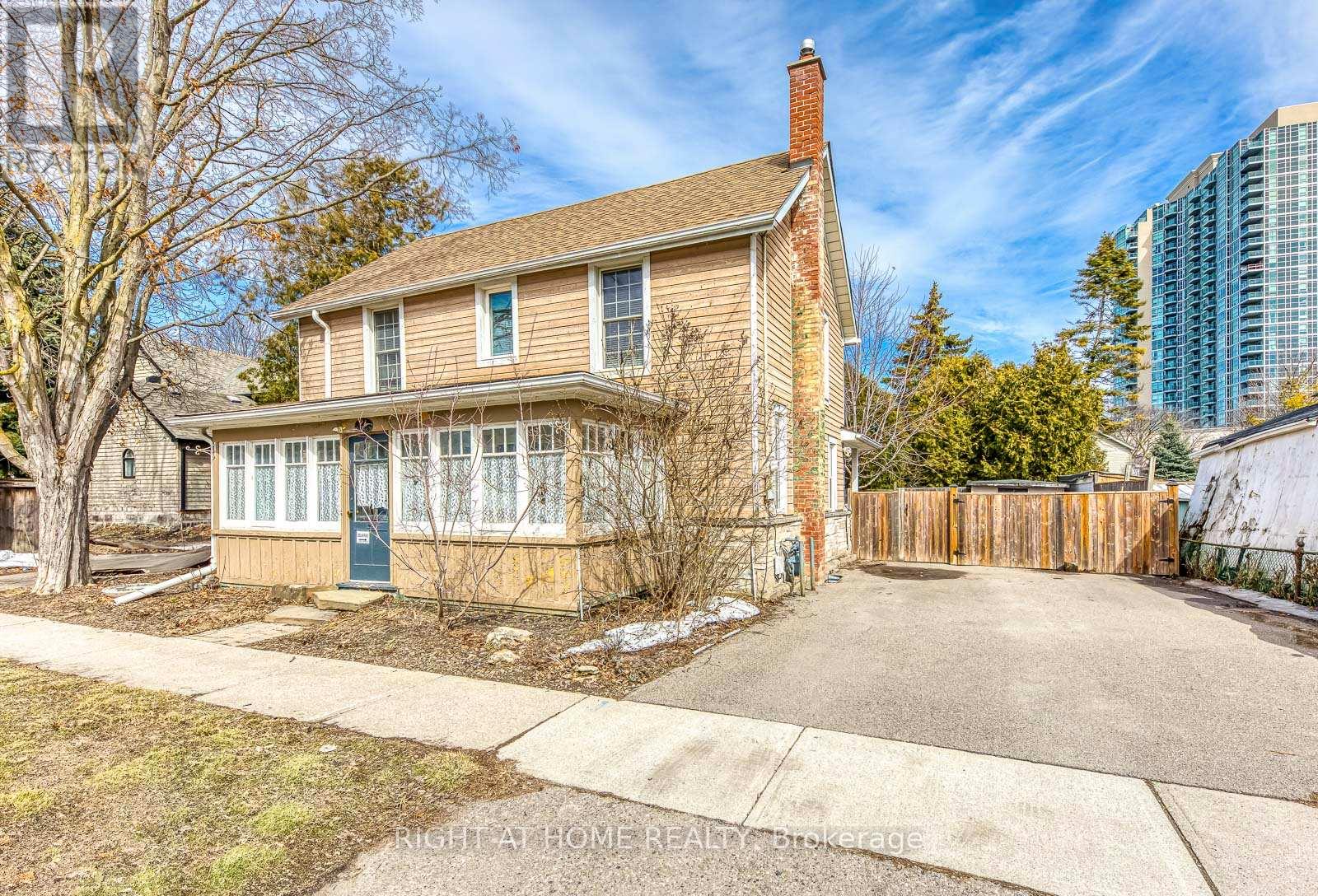 24 Mill Street N, Brampton, Ontario  L6X 1S6 - Photo 2 - W12899656