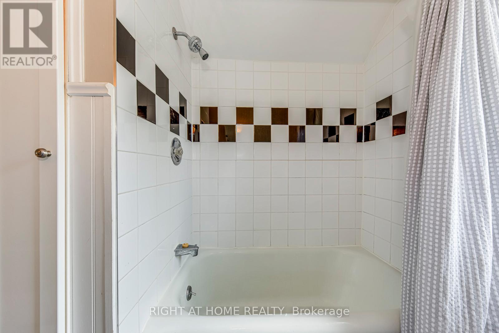 24 Mill Street N, Brampton, Ontario  L6X 1S6 - Photo 38 - W12899656