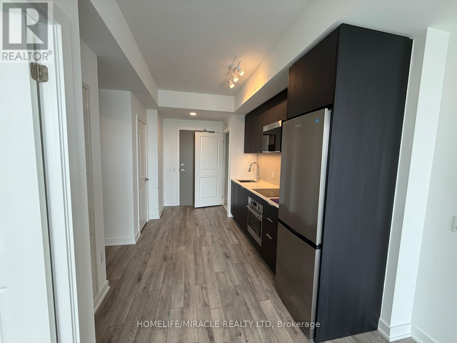 1518 - 15 Skyridge Drive, Brampton, Ontario  L6P 4S3 - Photo 3 - W12899670