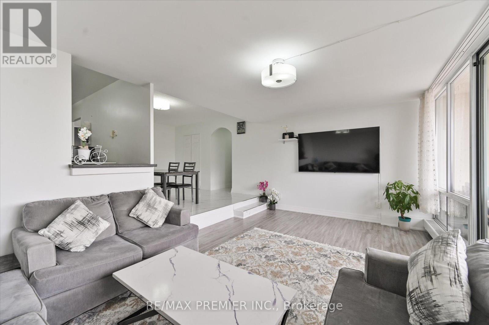 604 - 25 Four Winds Drive, Toronto, Ontario  M3J 1K8 - Photo 11 - W12899676