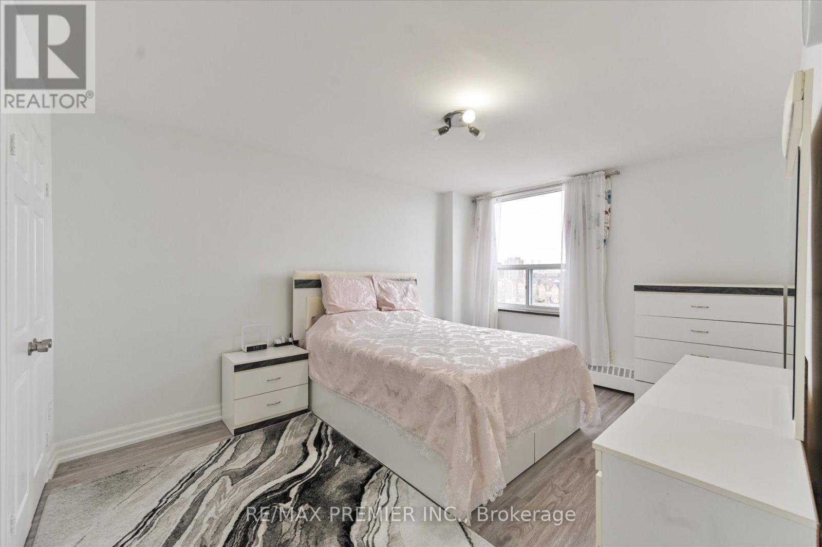 604 - 25 Four Winds Drive, Toronto, Ontario  M3J 1K8 - Photo 17 - W12899676