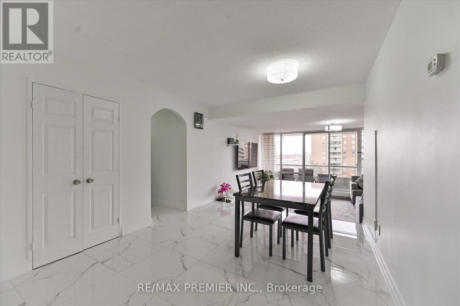 604 - 25 Four Winds Drive, Toronto, Ontario  M3J 1K8 - Photo 4 - W12899676