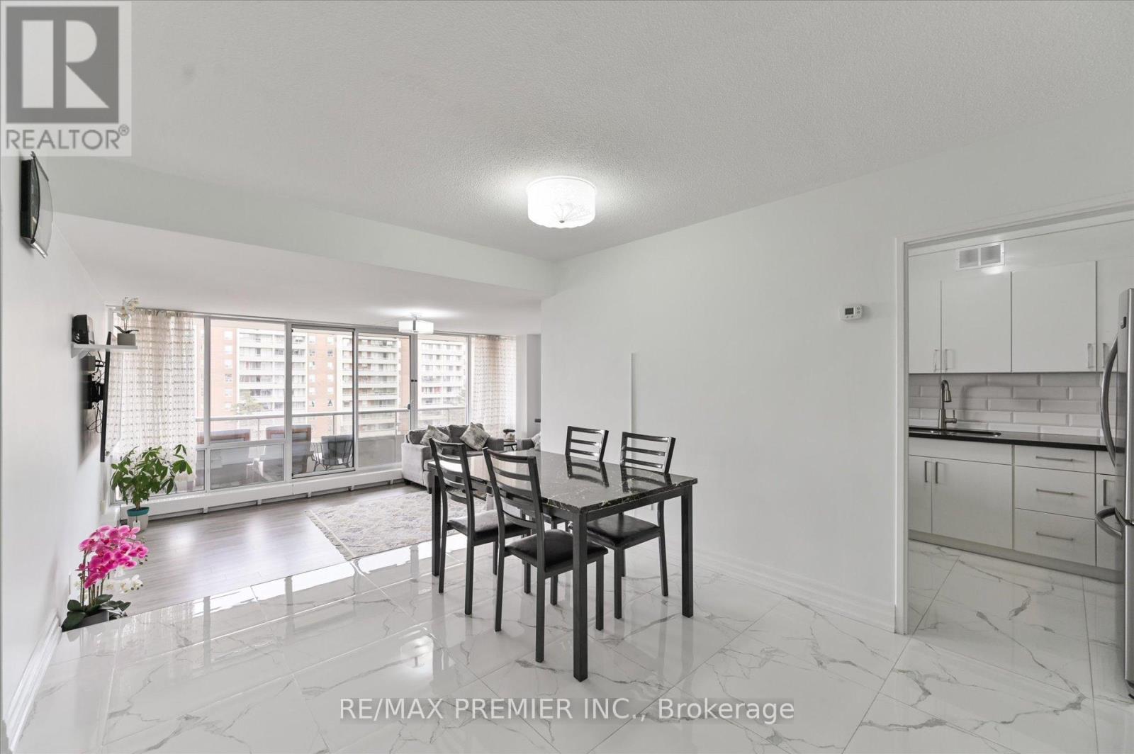 604 - 25 Four Winds Drive, Toronto, Ontario  M3J 1K8 - Photo 8 - W12899676