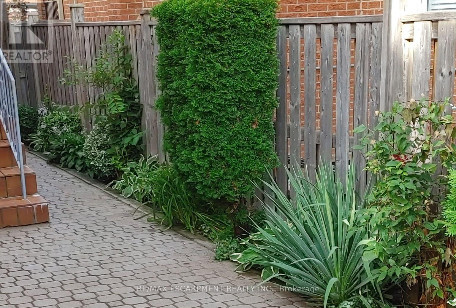 1400 Bough Beeches Boulevard, Mississauga, Ontario  L4W 3B5 - Photo 14 - W12899728