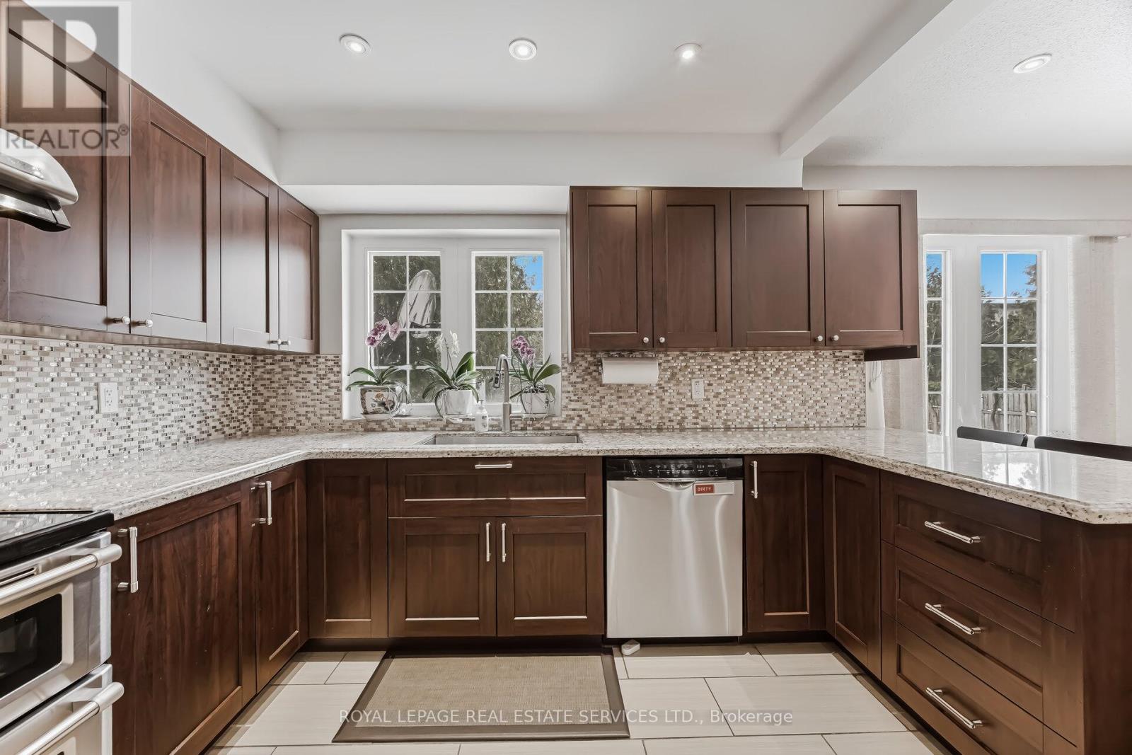 478 Wilson Height Boulevard, Toronto, Ontario  M3H 2V5 - Photo 12 - W12899734