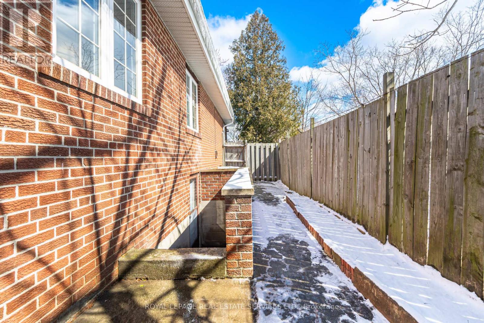 478 Wilson Height Boulevard, Toronto, Ontario  M3H 2V5 - Photo 32 - W12899734