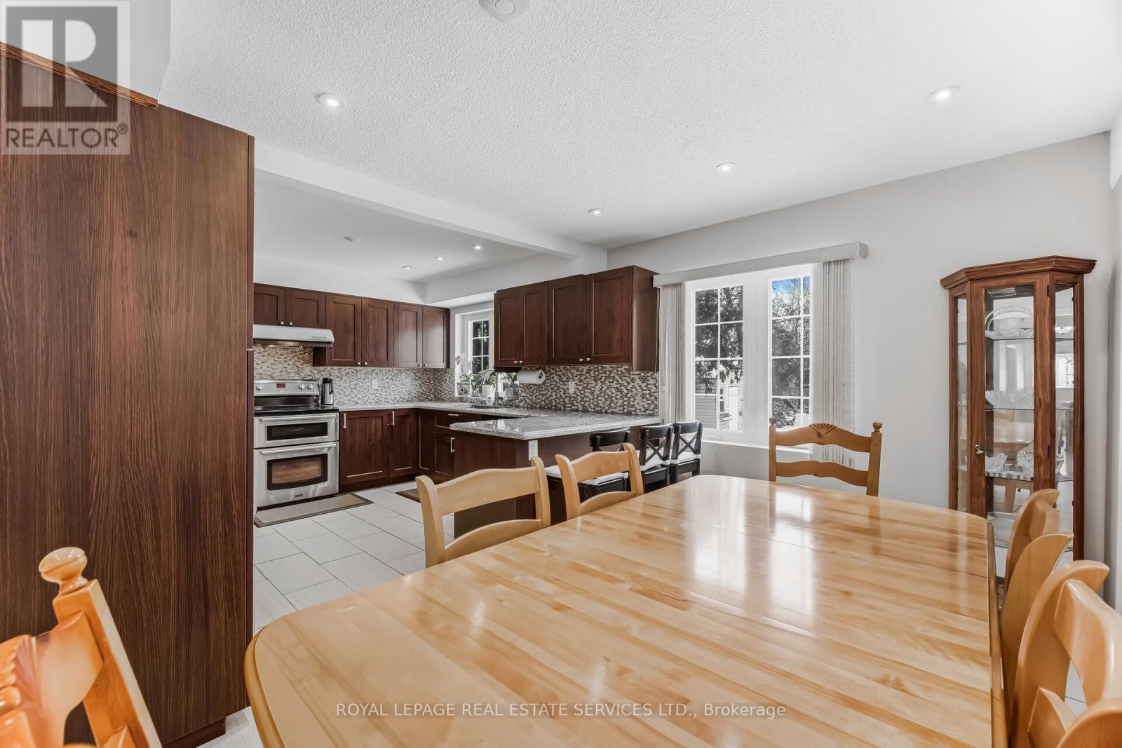 478 Wilson Height Boulevard, Toronto, Ontario  M3H 2V5 - Photo 8 - W12899734