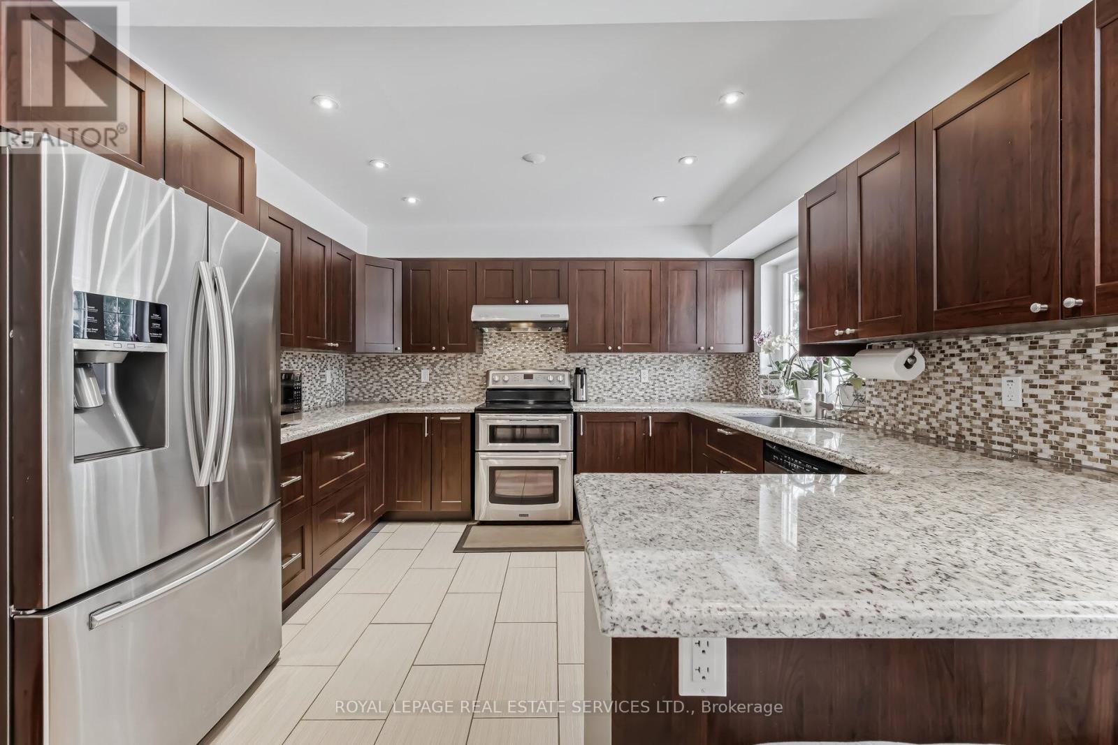 478 Wilson Height Boulevard, Toronto, Ontario  M3H 2V5 - Photo 9 - W12899734