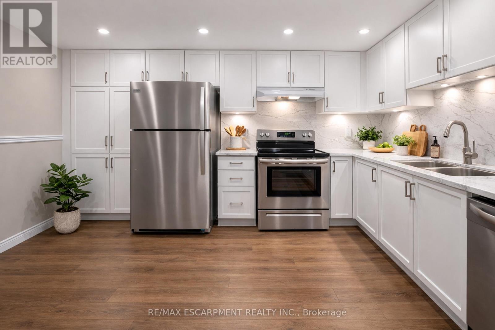 302 - 5070 Pinedale Avenue, Burlington, Ontario  L7L 5V6 - Photo 2 - W12899742