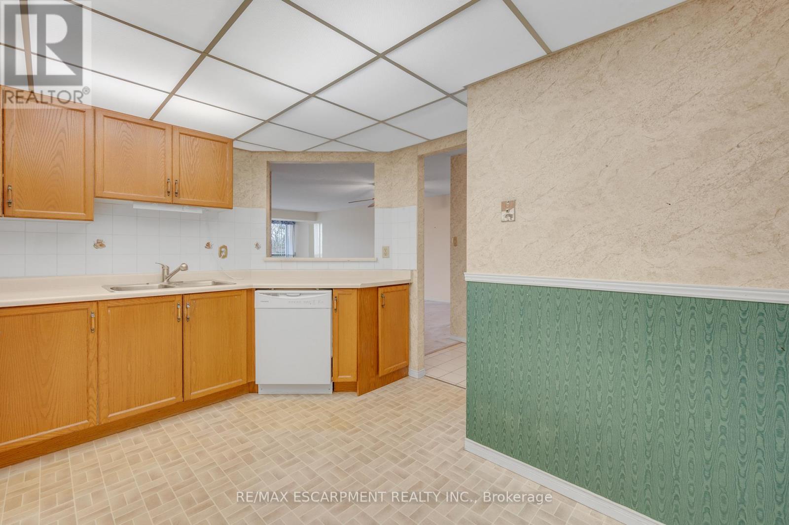 302 - 5070 Pinedale Avenue, Burlington, Ontario  L7L 5V6 - Photo 5 - W12899742