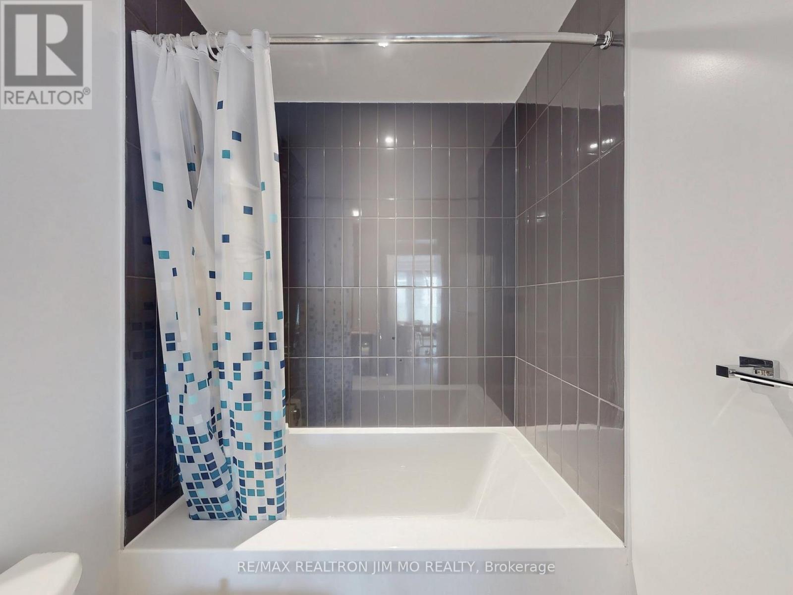 5307 - 3900 Confederation Parkway, Mississauga, Ontario  L5B 0M3 - Photo 31 - W12899772