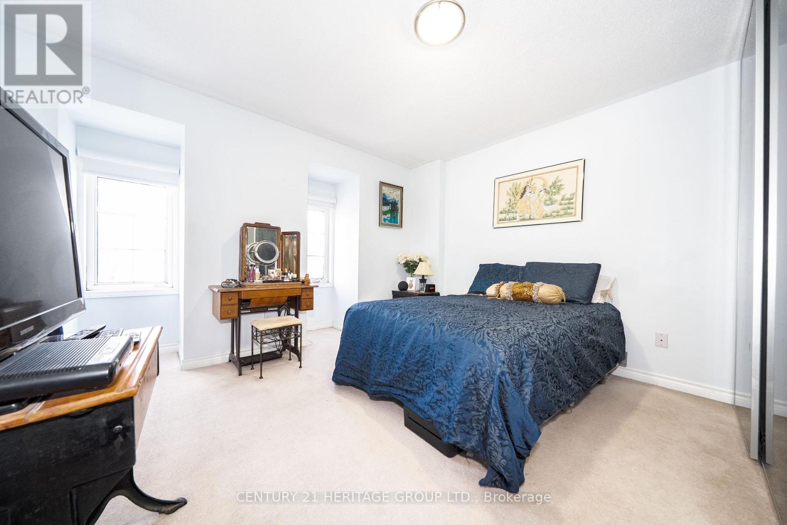 301 - 64 Sidney Belsey Crescent, Toronto, Ontario  M6M 5J4 - Photo 11 - W12899774