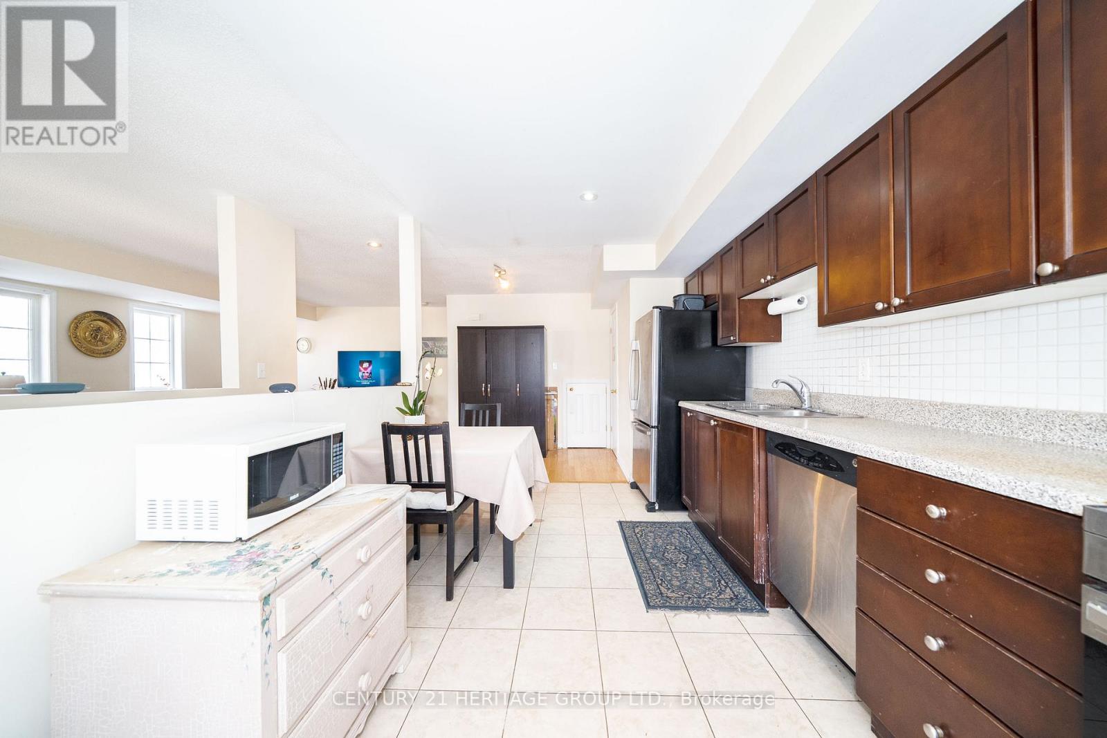 301 - 64 Sidney Belsey Crescent, Toronto, Ontario  M6M 5J4 - Photo 6 - W12899774