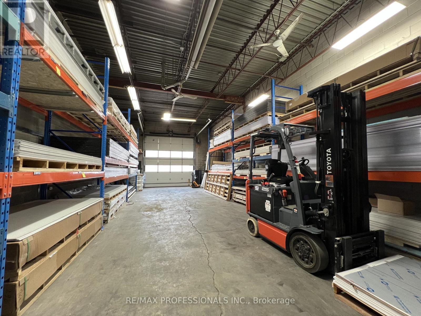 33 - 1310 Midway Boulevard, Mississauga, Ontario  L5T 2K5 - Photo 2 - W12899780