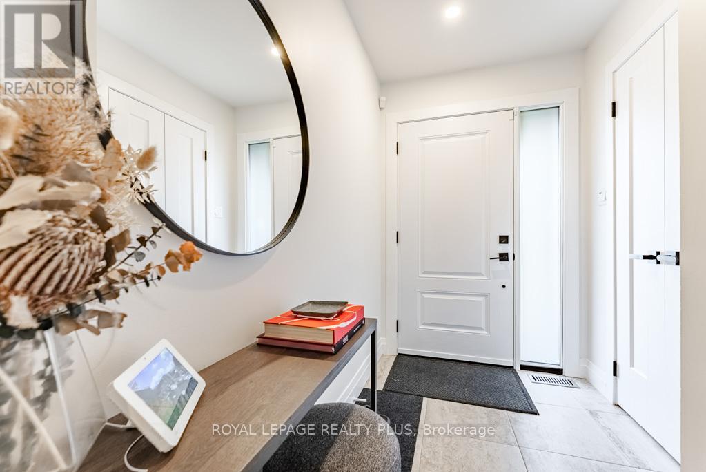 2171 Forest Gate Park, Oakville, Ontario  L6M 4B3 - Photo 3 - W12899792