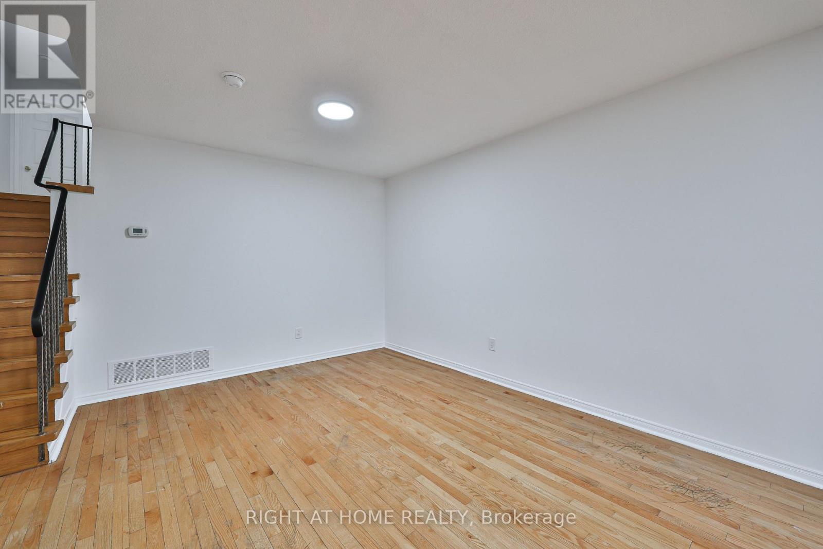 Upper - 3783 Keenan Crescent, Mississauga, Ontario  L4T 3M1 - Photo 10 - W12899810