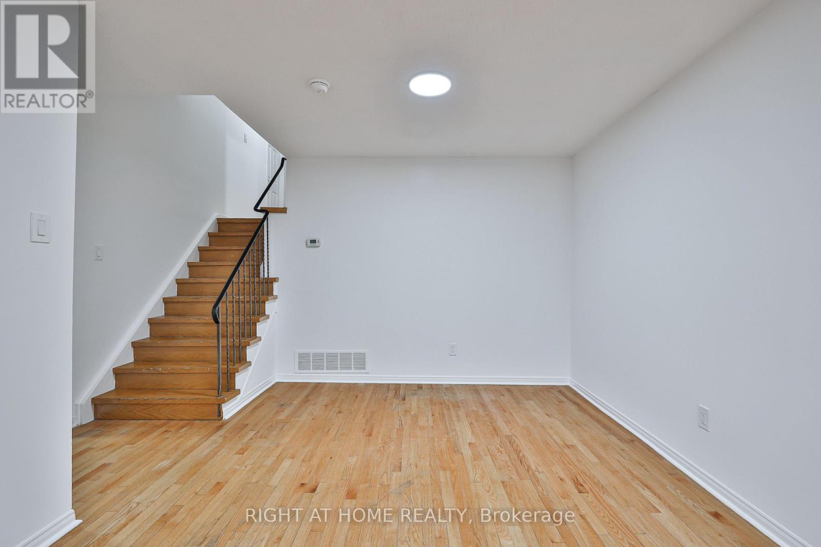 Upper - 3783 Keenan Crescent, Mississauga, Ontario  L4T 3M1 - Photo 11 - W12899810