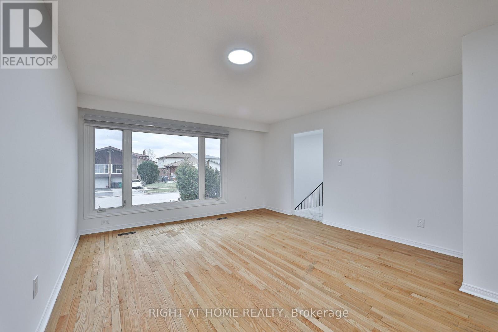 Upper - 3783 Keenan Crescent, Mississauga, Ontario  L4T 3M1 - Photo 12 - W12899810