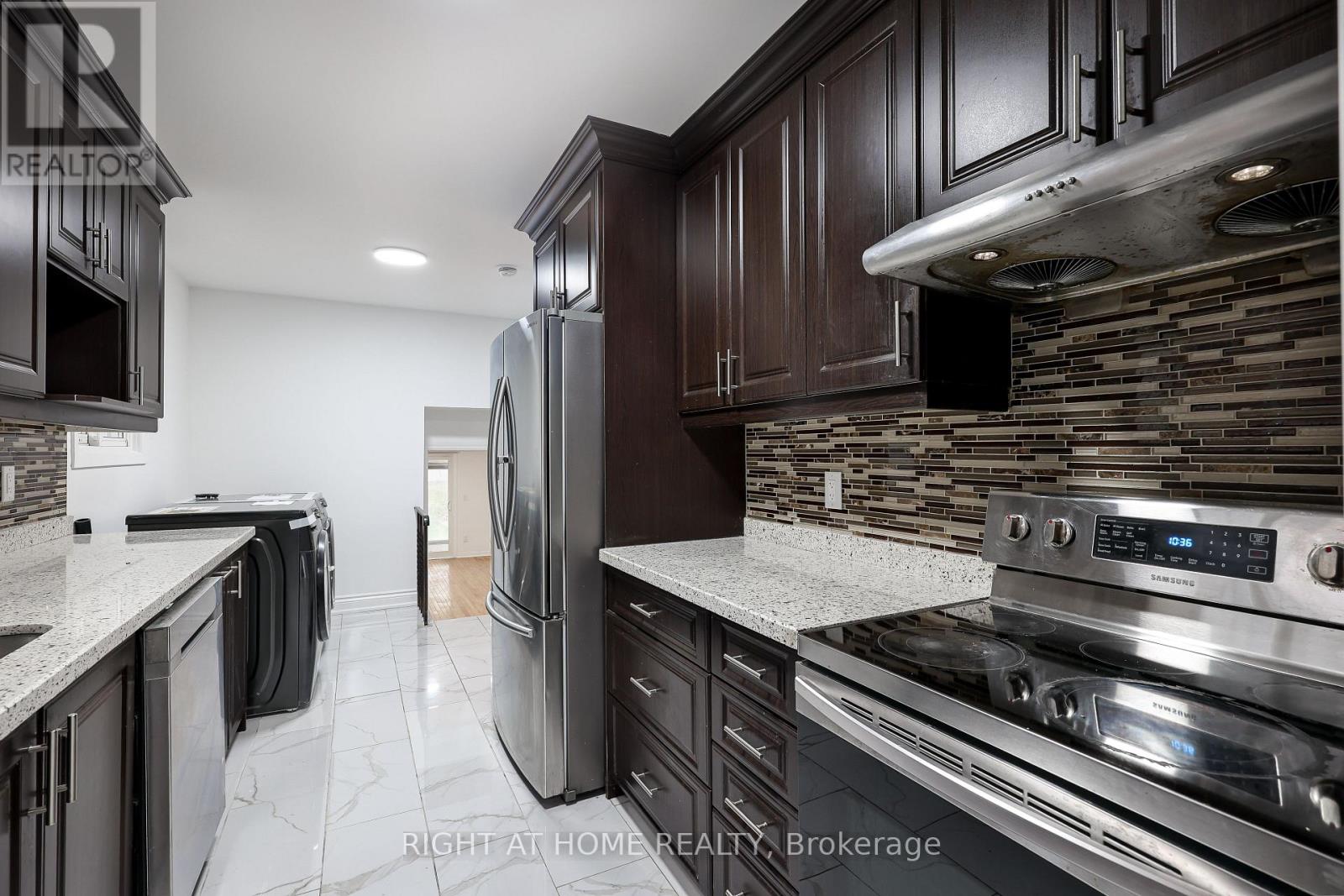 Upper - 3783 Keenan Crescent, Mississauga, Ontario  L4T 3M1 - Photo 4 - W12899810