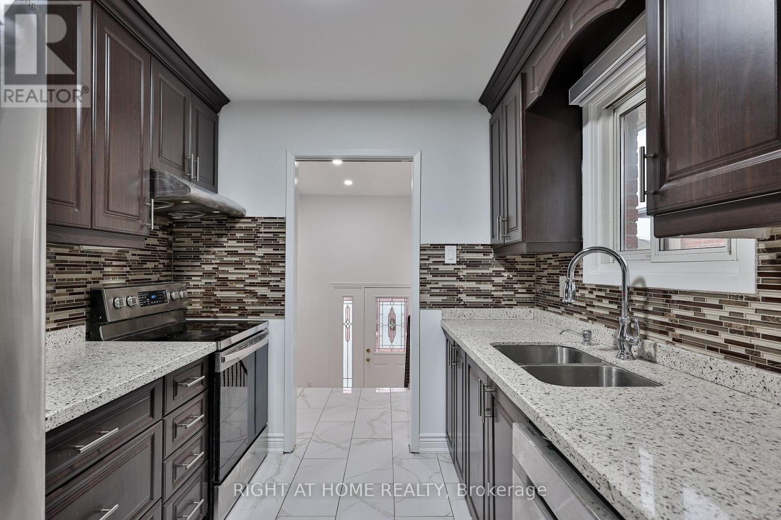 Upper - 3783 Keenan Crescent, Mississauga, Ontario  L4T 3M1 - Photo 6 - W12899810