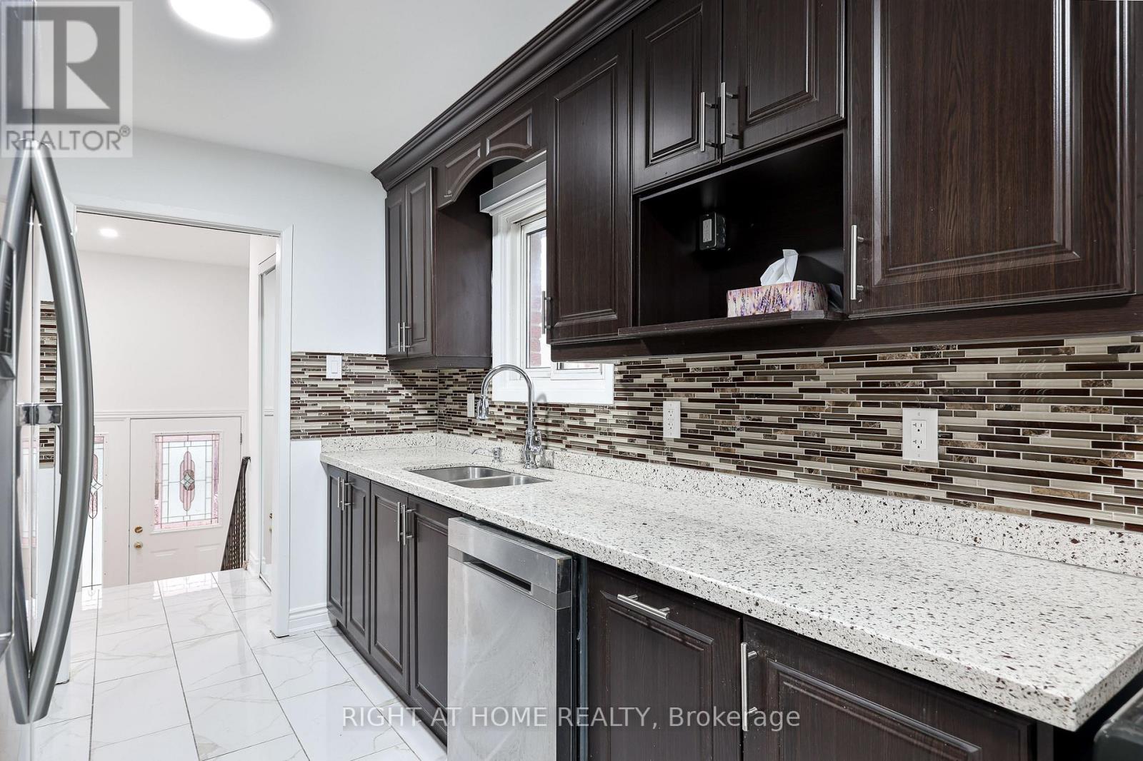 Upper - 3783 Keenan Crescent, Mississauga, Ontario  L4T 3M1 - Photo 7 - W12899810