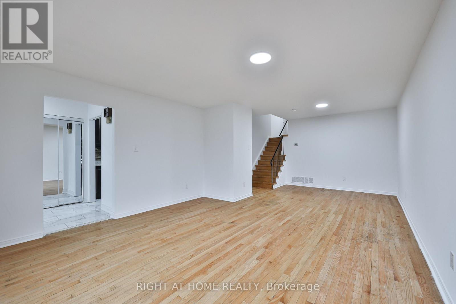 Upper - 3783 Keenan Crescent, Mississauga, Ontario  L4T 3M1 - Photo 9 - W12899810