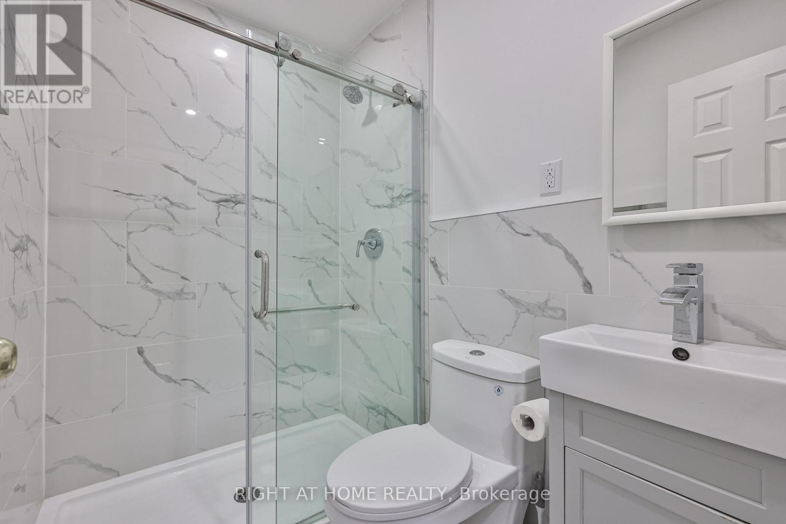 Main - 3783 Keenan Crescent, Mississauga, Ontario  L4T 3M1 - Photo 10 - W12899814