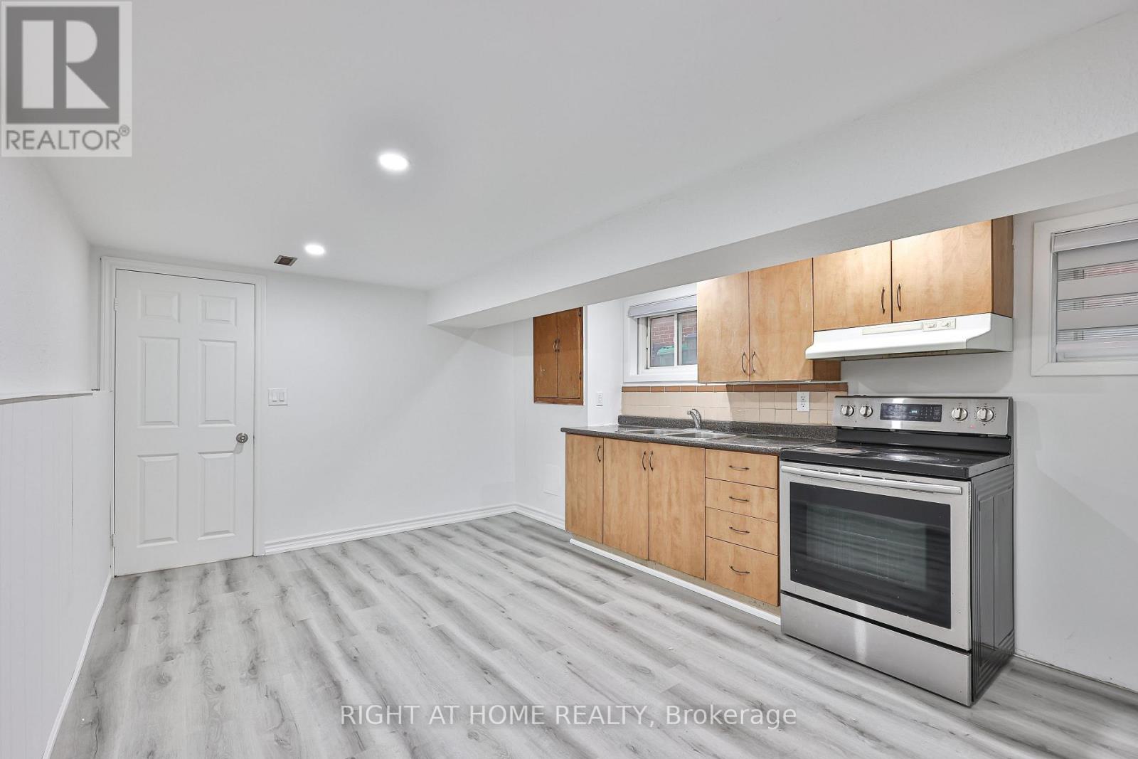 Main - 3783 Keenan Crescent, Mississauga, Ontario  L4T 3M1 - Photo 11 - W12899814