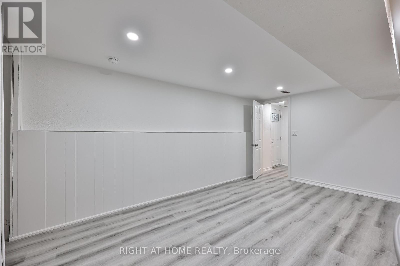 Main - 3783 Keenan Crescent, Mississauga, Ontario  L4T 3M1 - Photo 13 - W12899814