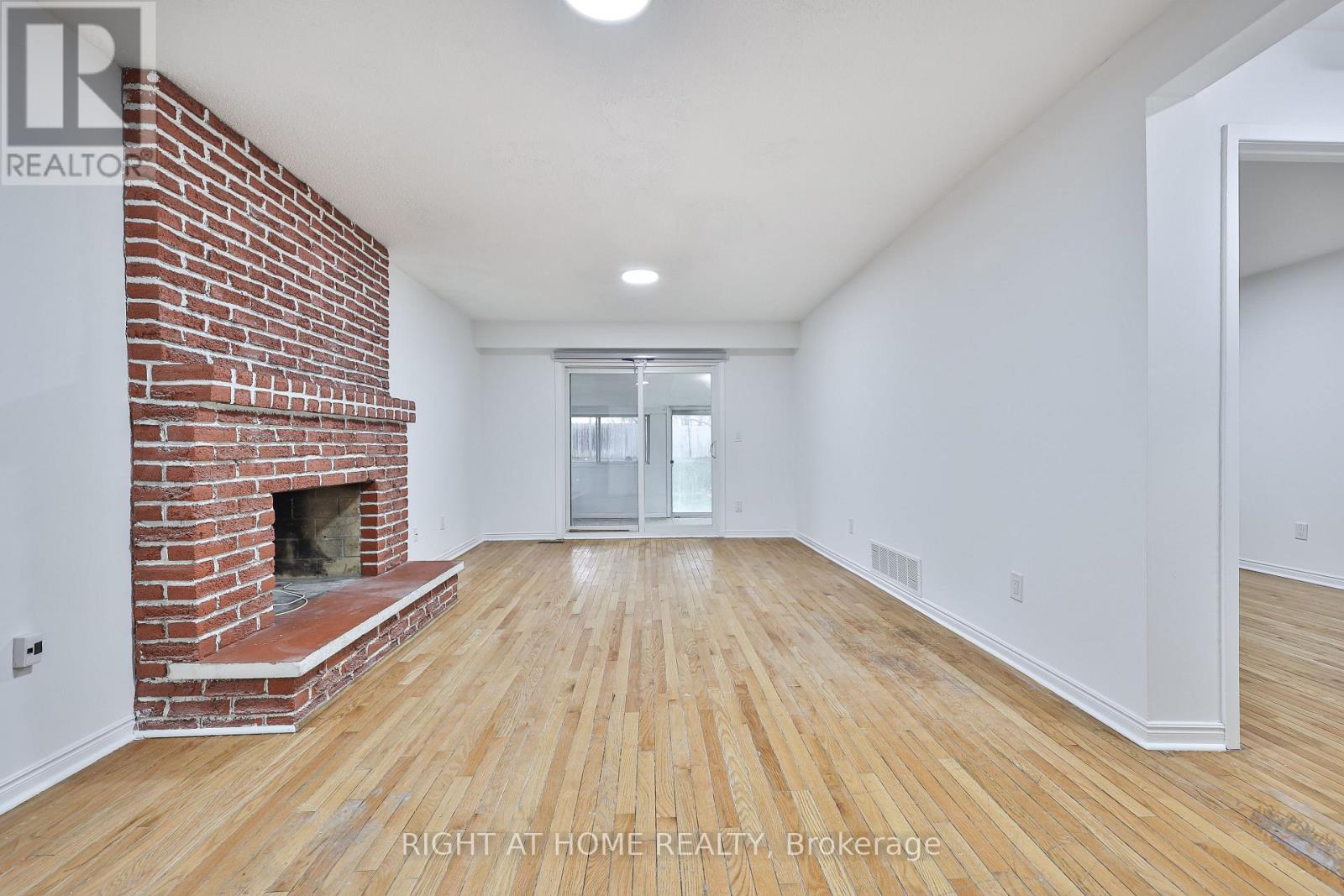 Main - 3783 Keenan Crescent, Mississauga, Ontario  L4T 3M1 - Photo 2 - W12899814