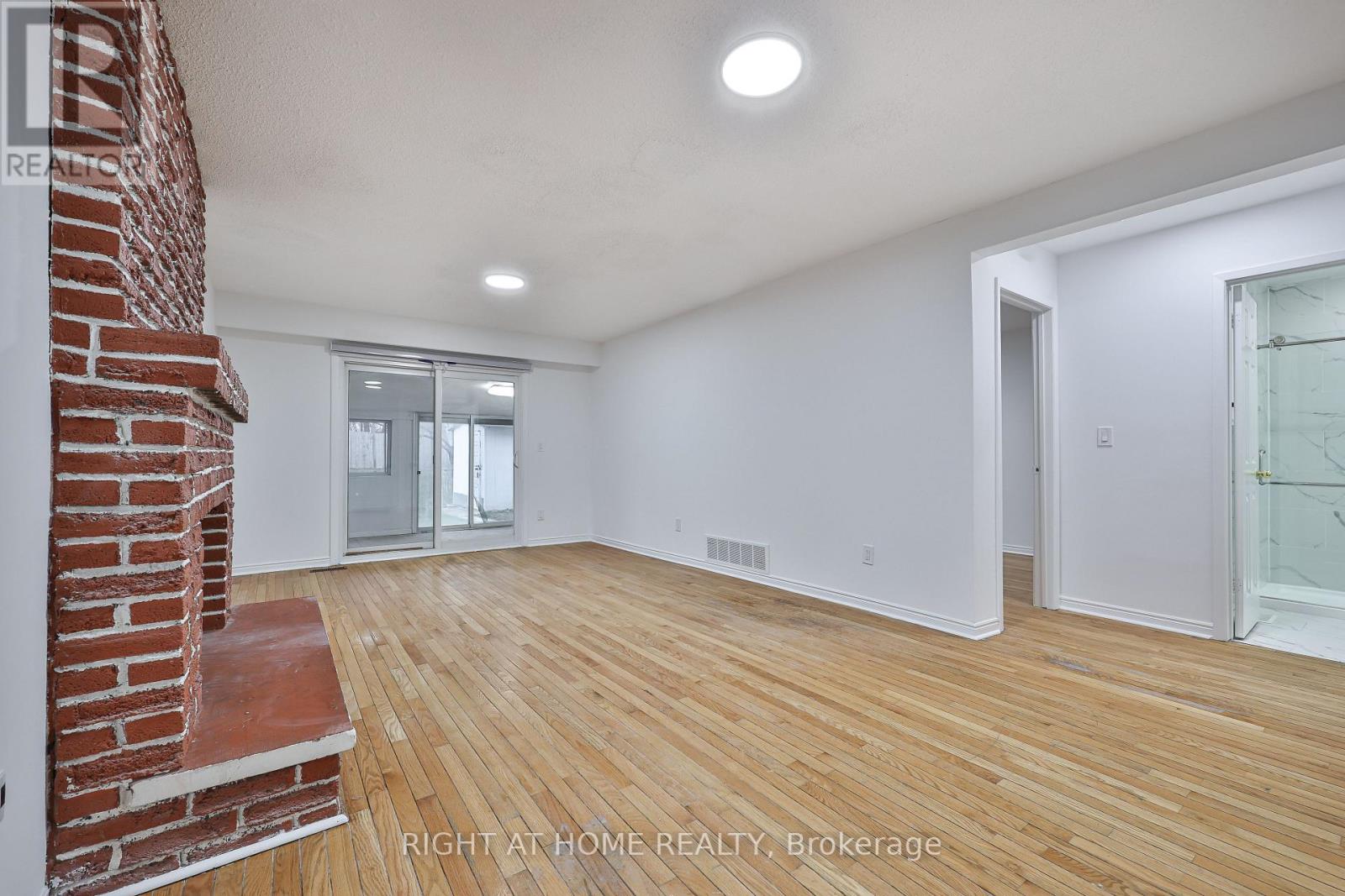 Main - 3783 Keenan Crescent, Mississauga, Ontario  L4T 3M1 - Photo 4 - W12899814