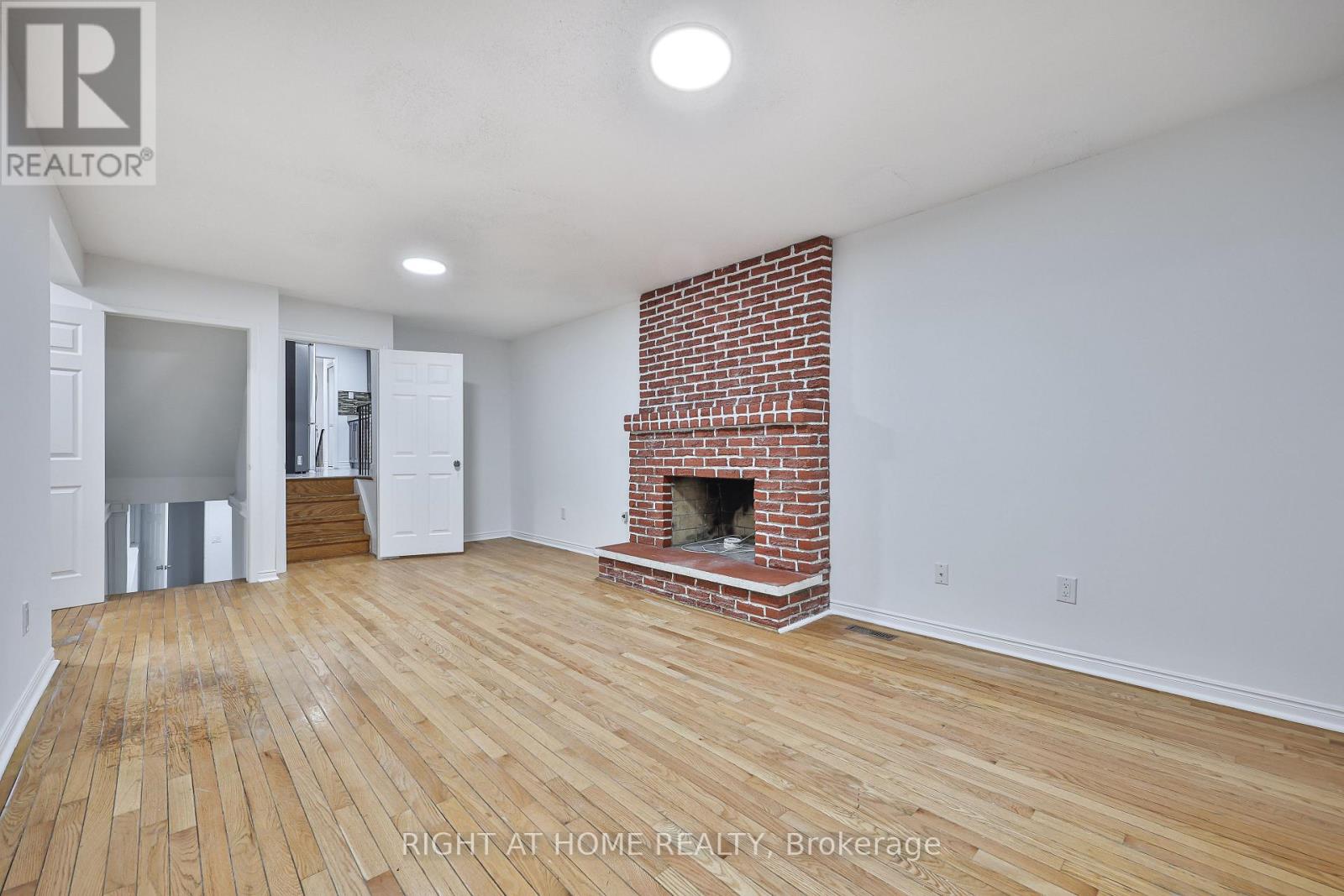 Main - 3783 Keenan Crescent, Mississauga, Ontario  L4T 3M1 - Photo 5 - W12899814