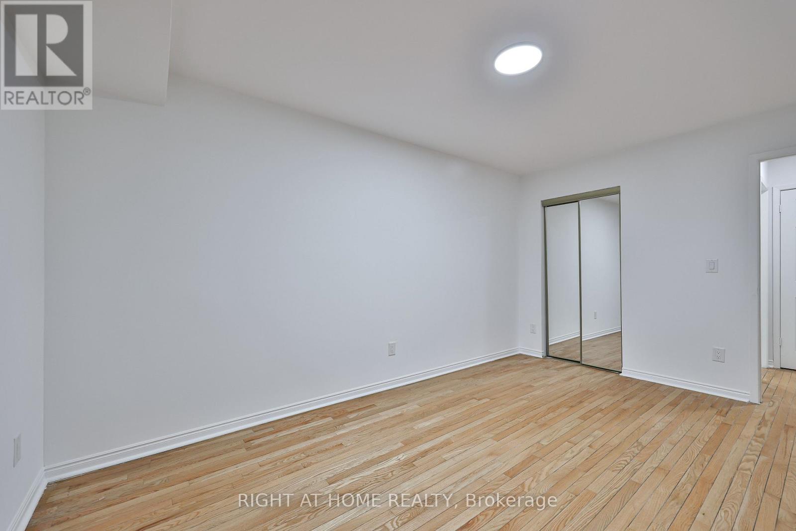 Main - 3783 Keenan Crescent, Mississauga, Ontario  L4T 3M1 - Photo 8 - W12899814