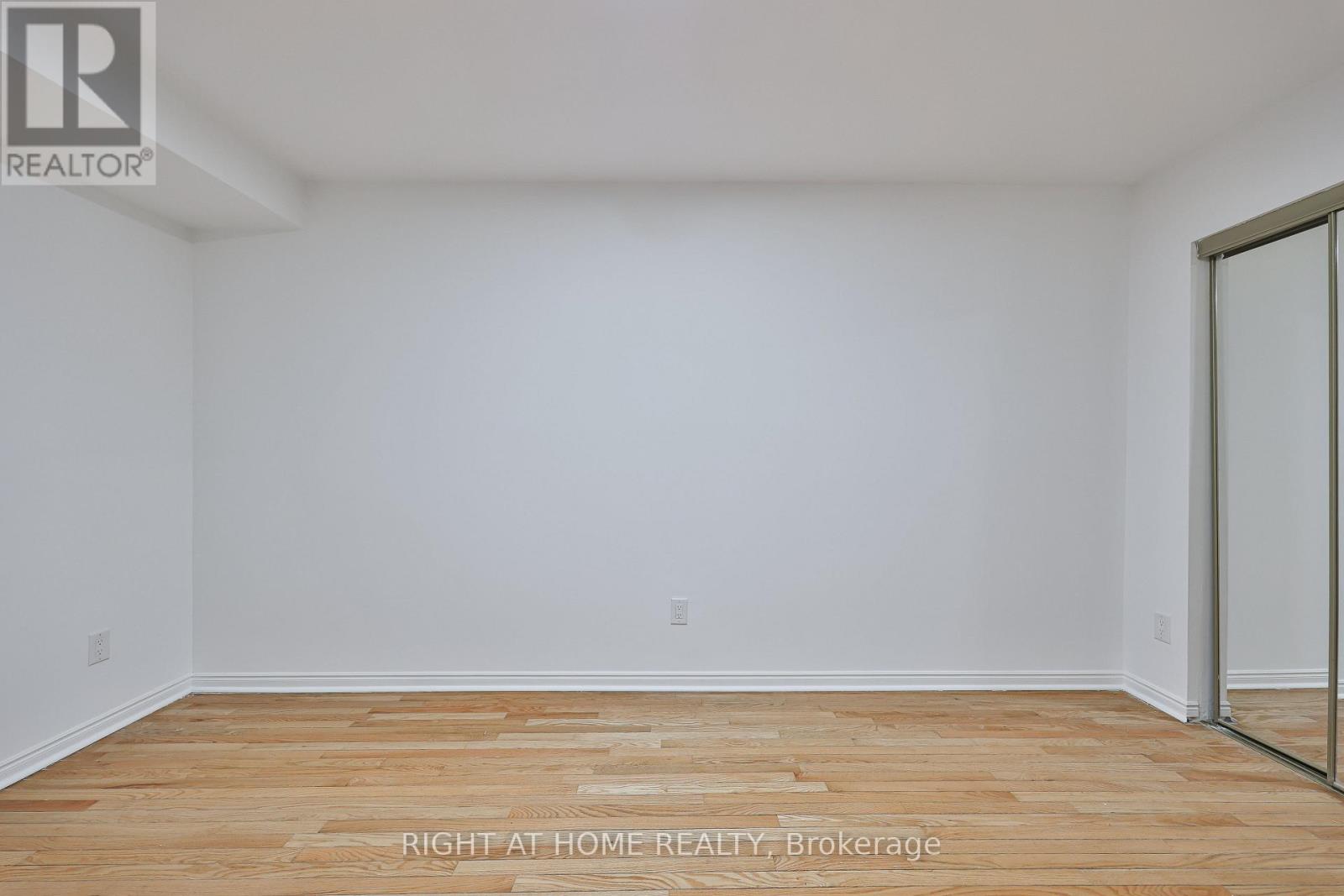 Main - 3783 Keenan Crescent, Mississauga, Ontario  L4T 3M1 - Photo 9 - W12899814