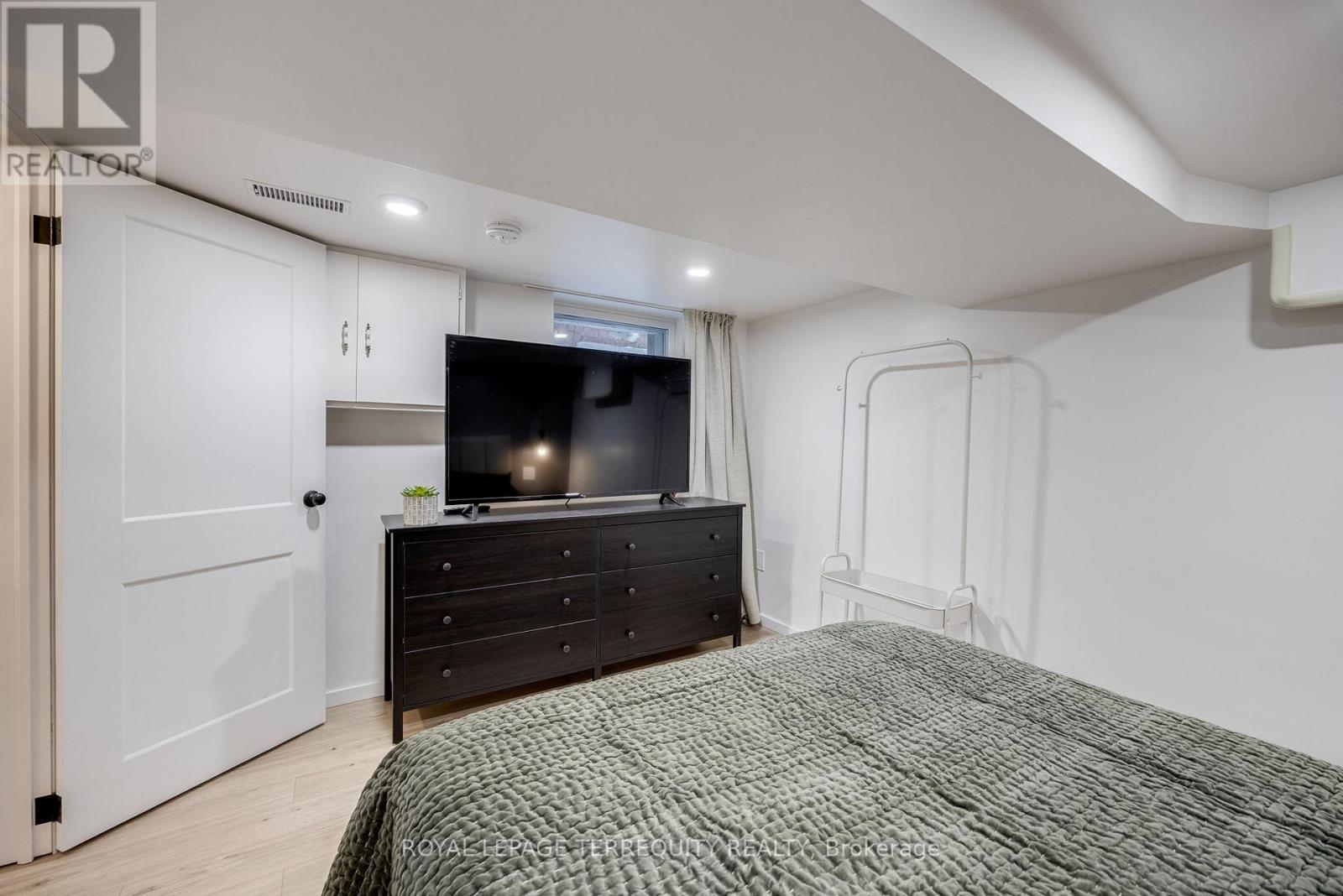 Bsmt - 490 Symington Avenue, Toronto, Ontario  M6N 2W5 - Photo 9 - W12899838