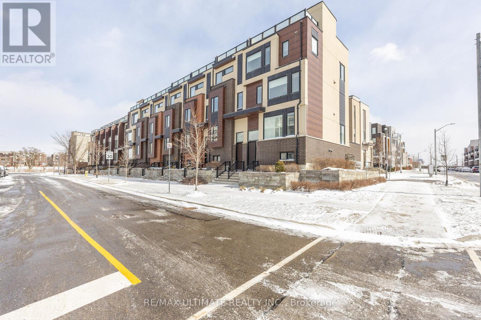 13 Caroline Carpenter Grove, Toronto, Ontario  M3K 0B1 - Photo 2 - W12899902