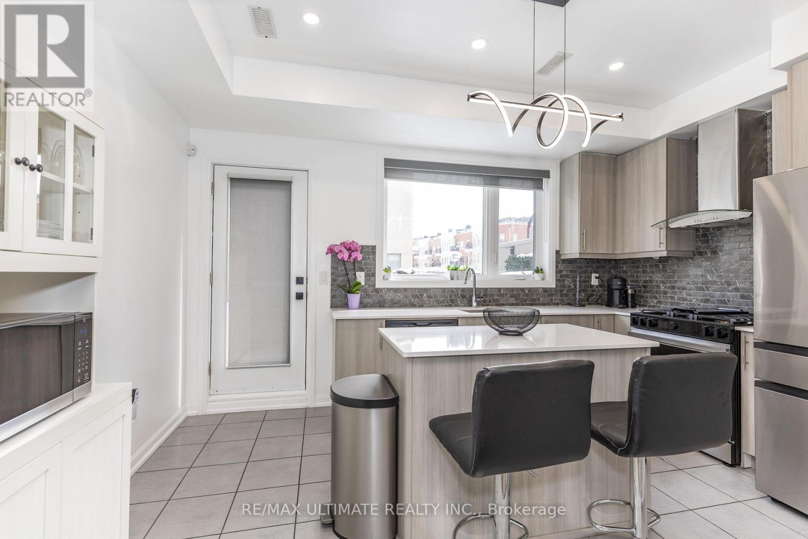 13 Caroline Carpenter Grove, Toronto, Ontario  M3K 0B1 - Photo 9 - W12899902