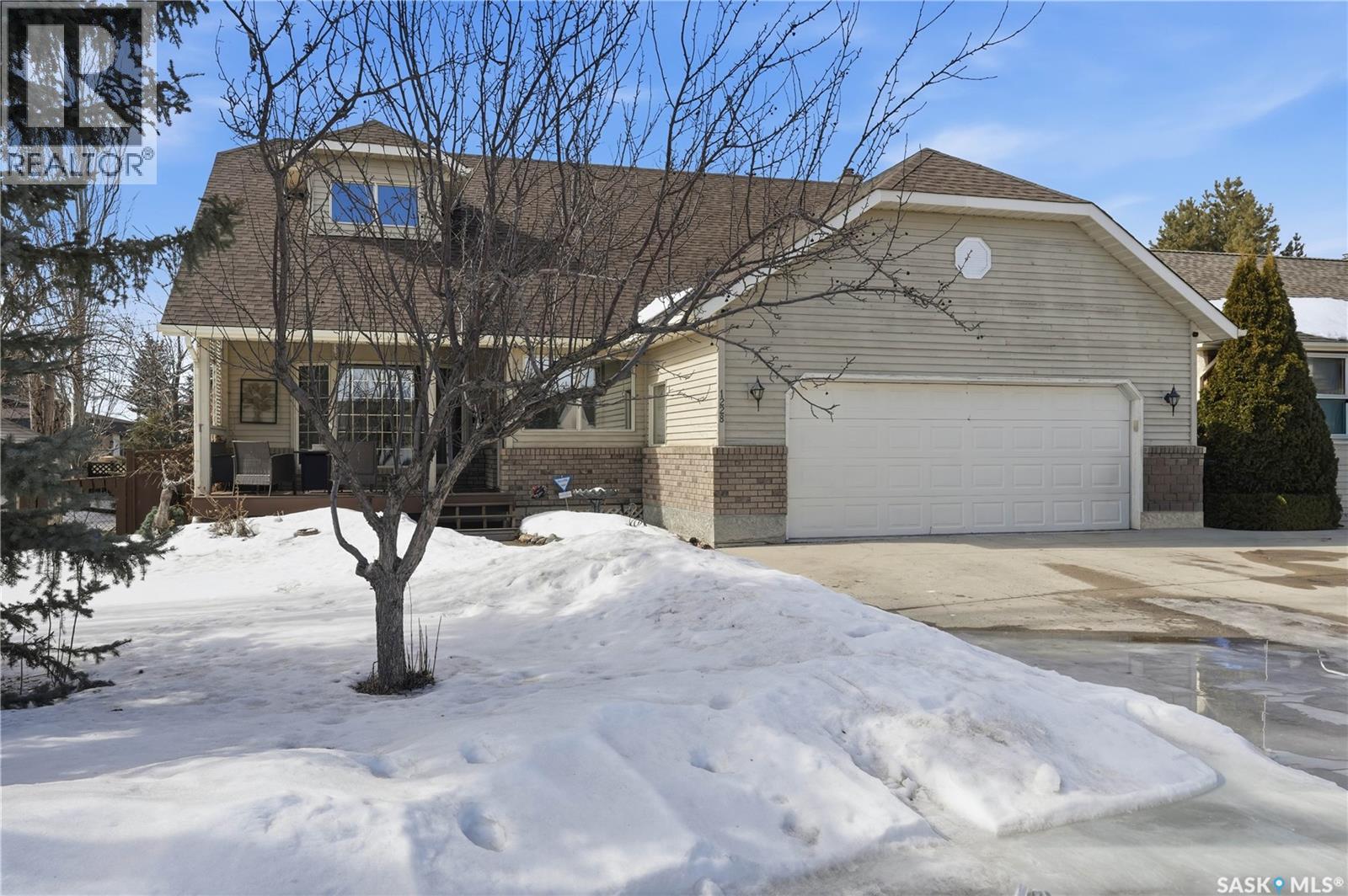 1228 Warner Bay N, Regina, Saskatchewan  S4X 4K3 - Photo 2 - SK030817